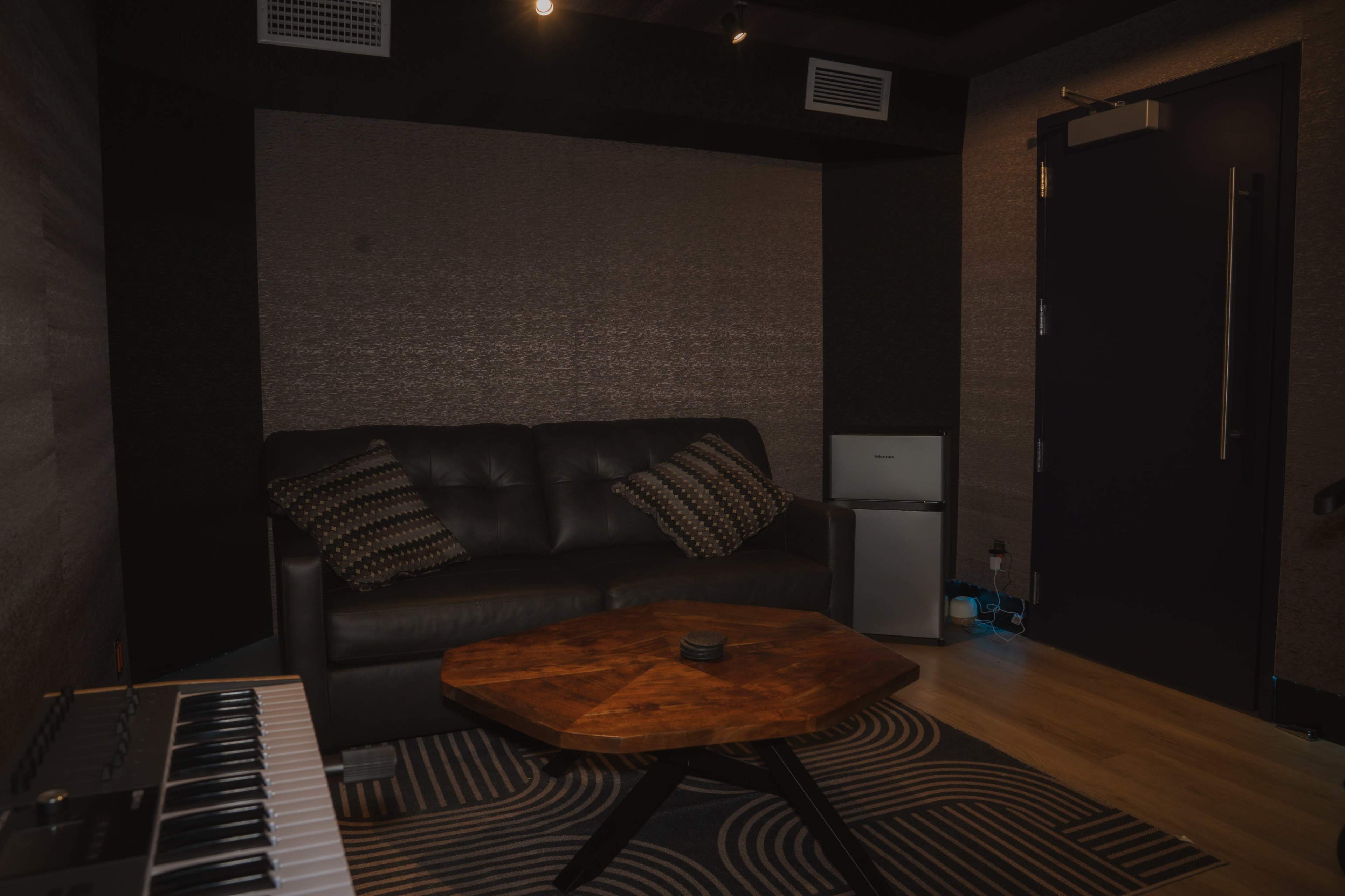 Industry-Level Recording Studio in Westside LA Image in Sunset Park, Santa Monica, CA
