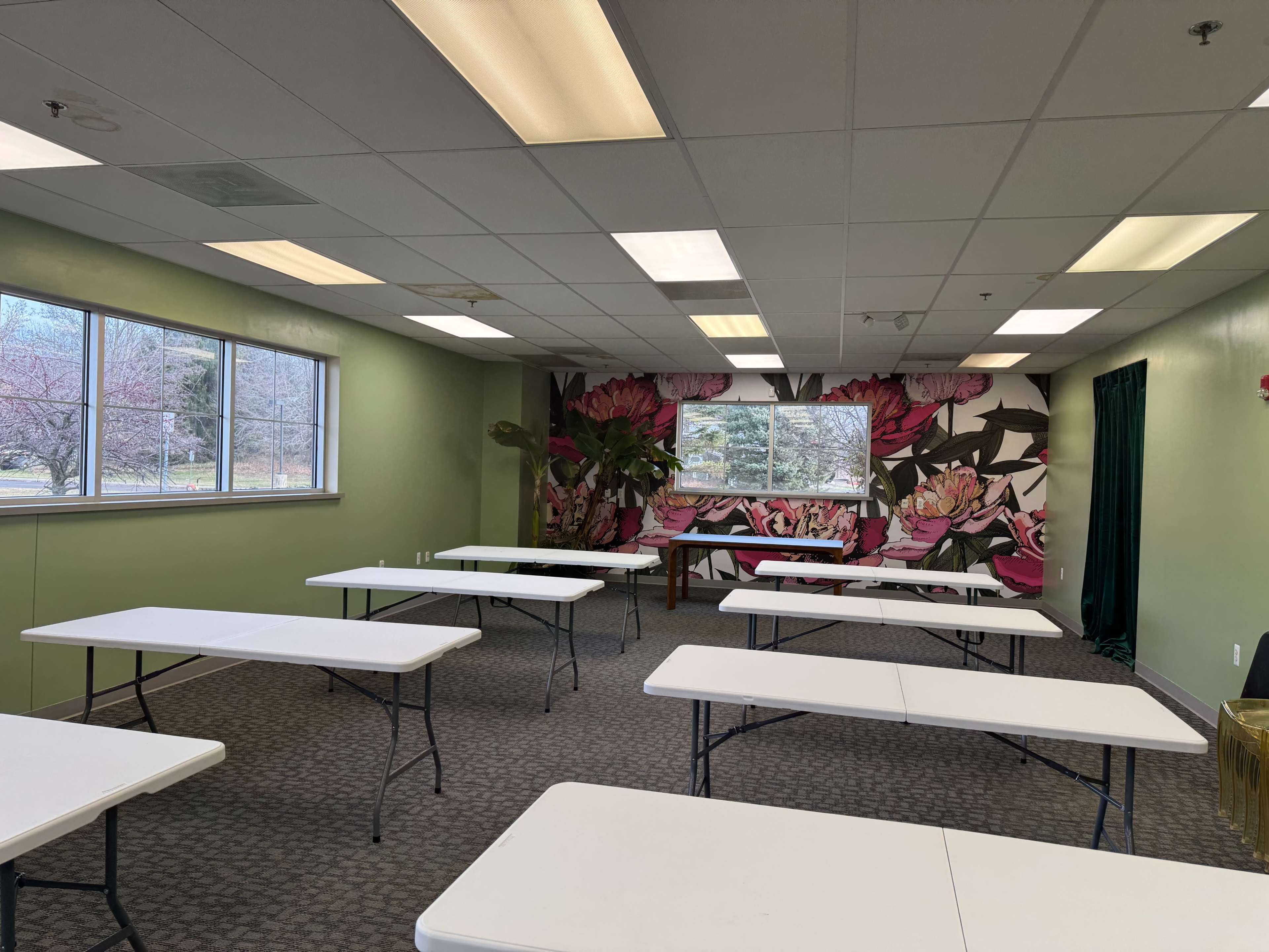 CrE8 X - Bright Creative Workshop Space for Content, Meetings & Events Image in Romulus, Romulus, MI