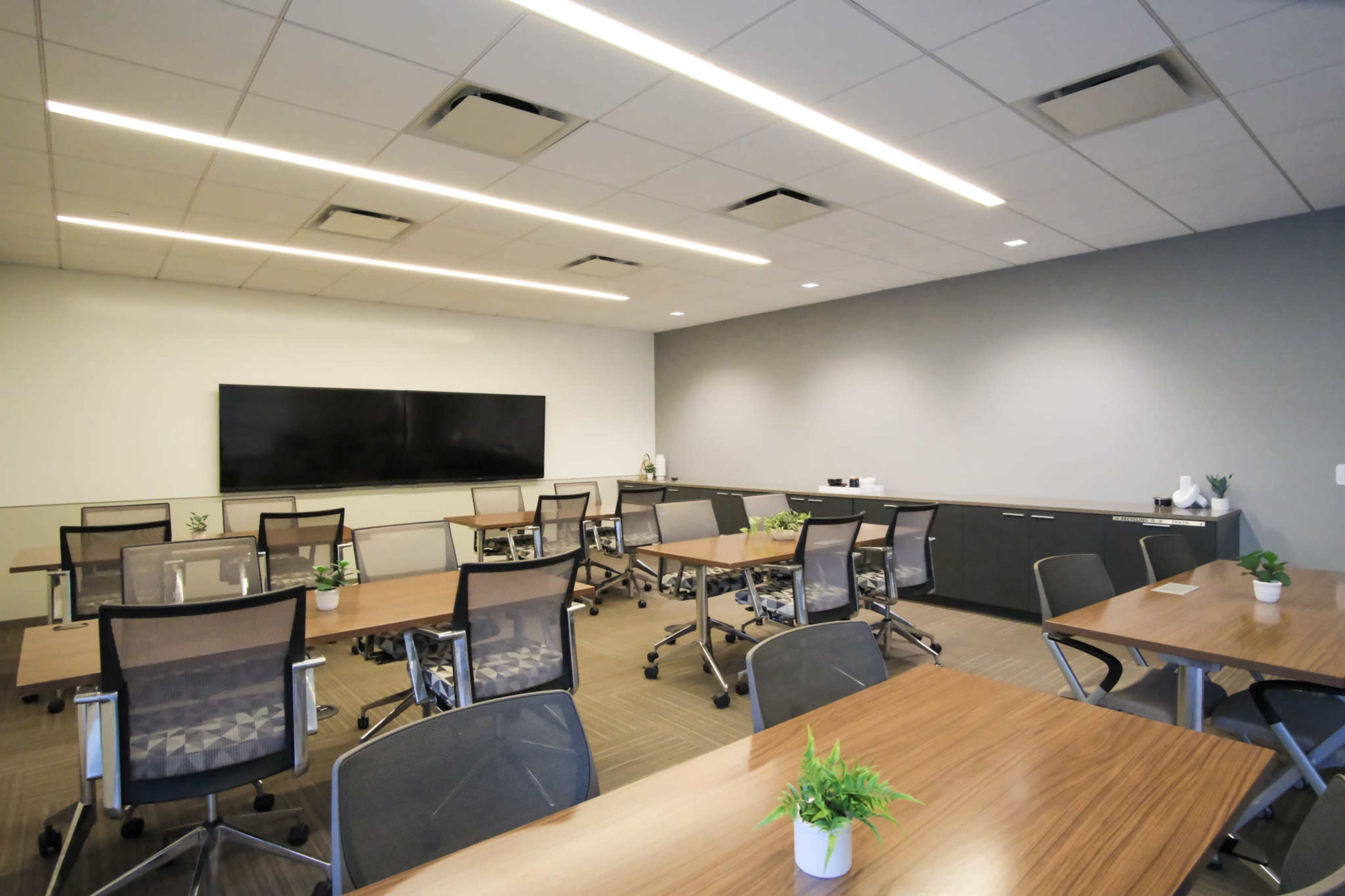 Dynamic Configurable Think Tank Near O'Hare Image in Schaumburg Township, Schaumburg, IL