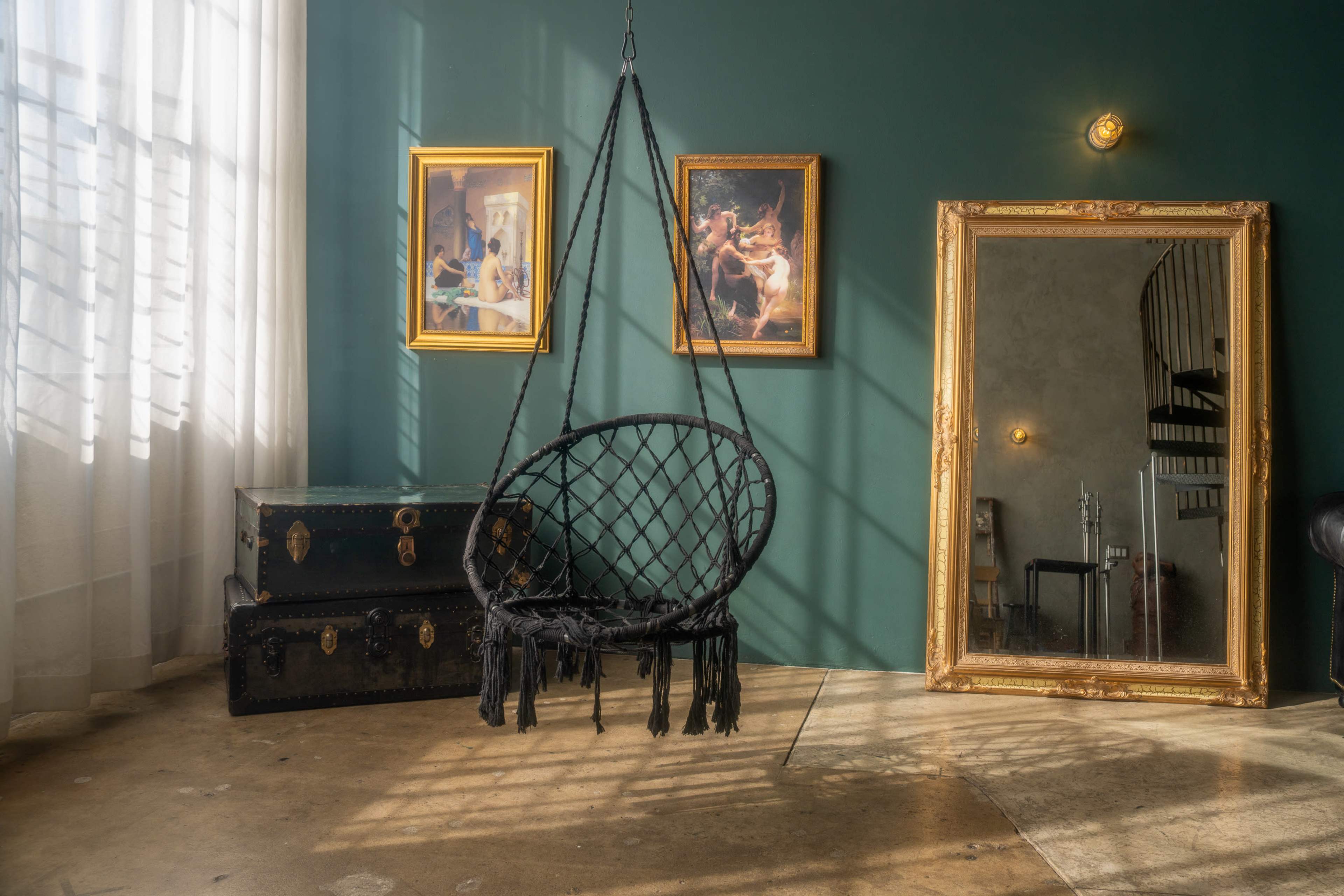 DAYGLOW STUDIOS - The Painter (natural light loft studio) Image in Central LA, Los Angeles, CA