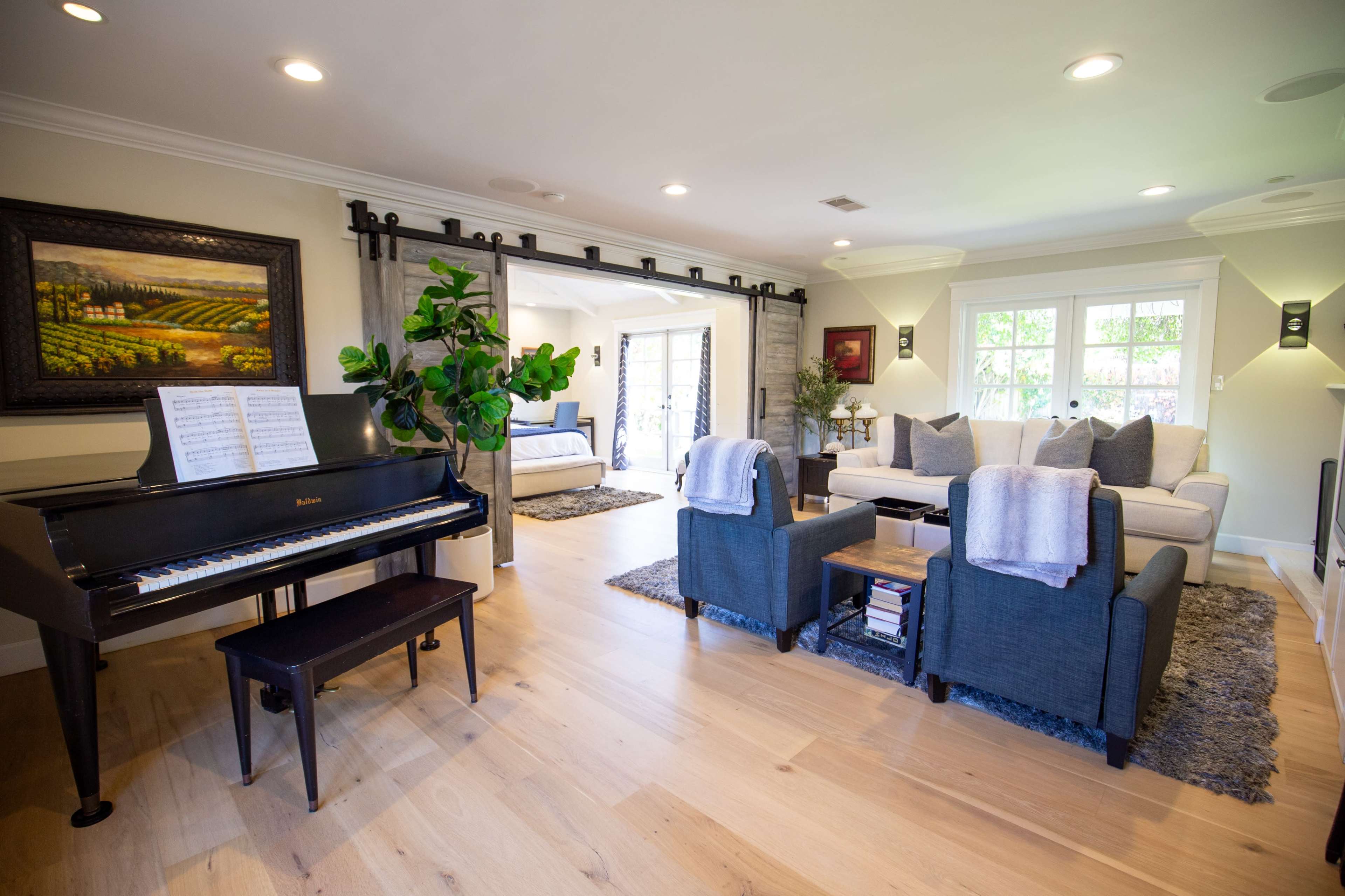 Luxury 4-Bedroom Americana Home w/ Expansive Backyard Pool Image in North Tustin, Santa Ana, CA