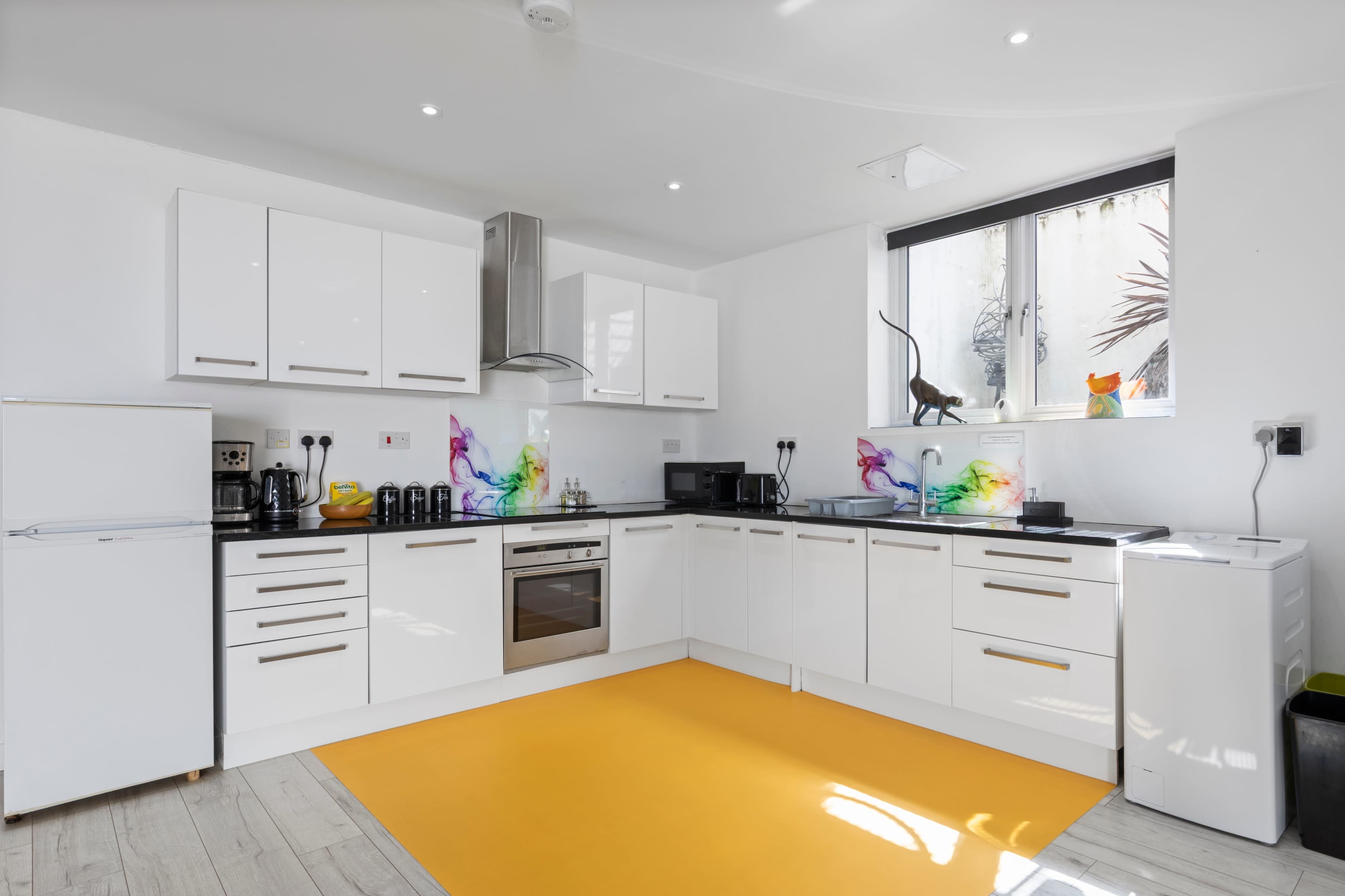 Cemetery Lodge (detached) with Large Basement Image in Hammersmith, London, ENG