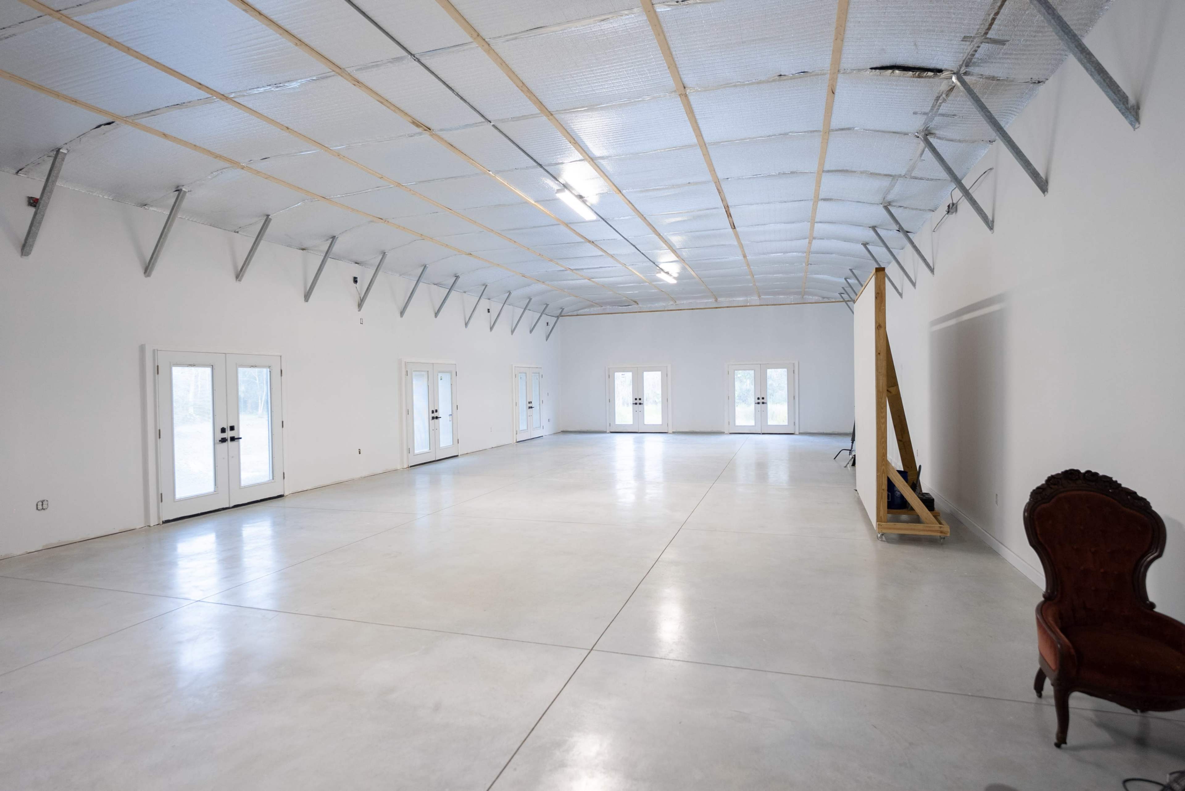 Spacious studio and 2 acre wooded exterior property for all your creative shoots Image in , Davenport, FL