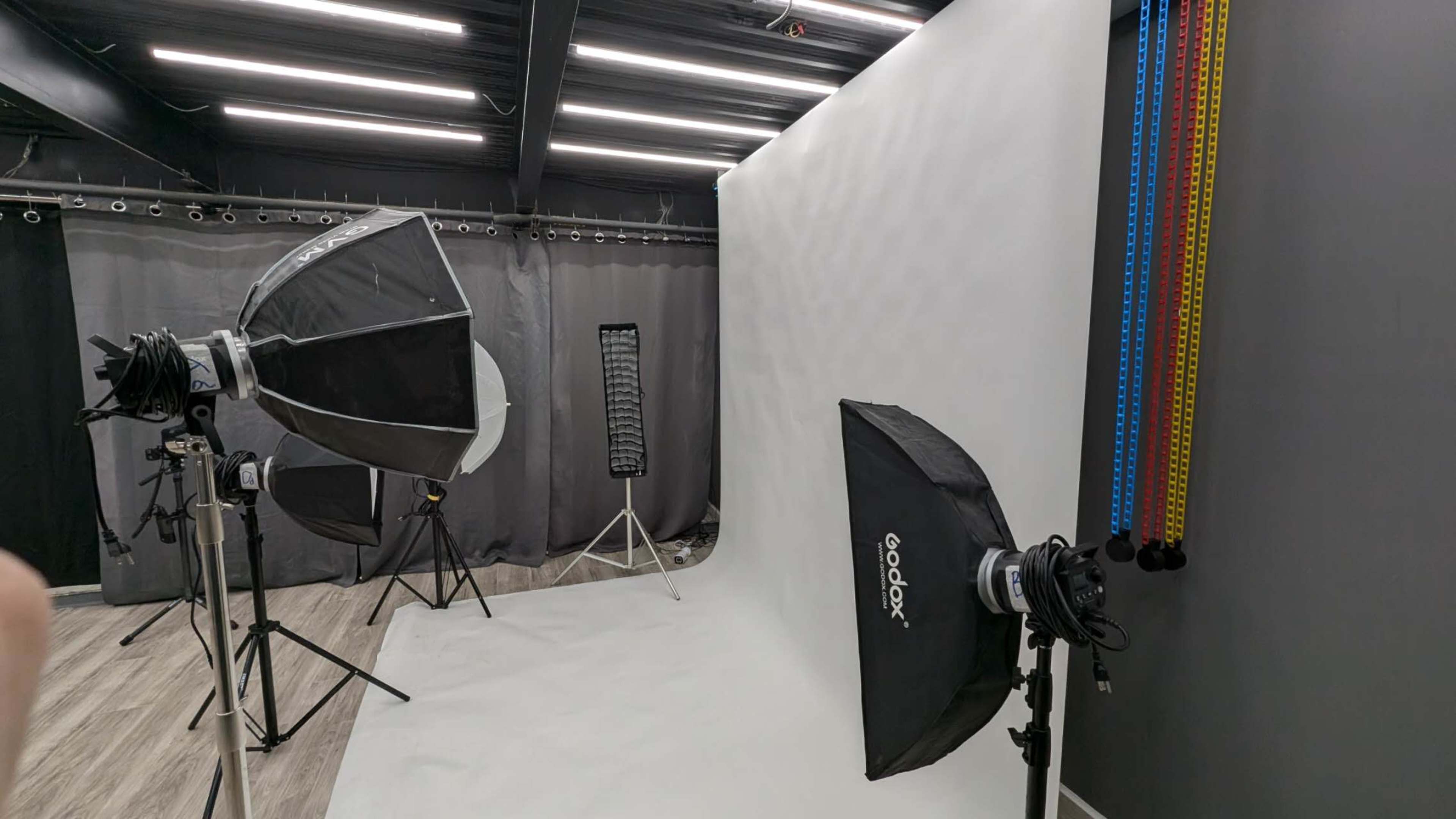 Queens largest photo studio with professional flash light Image in Murray Hill, FLUSHING, NY