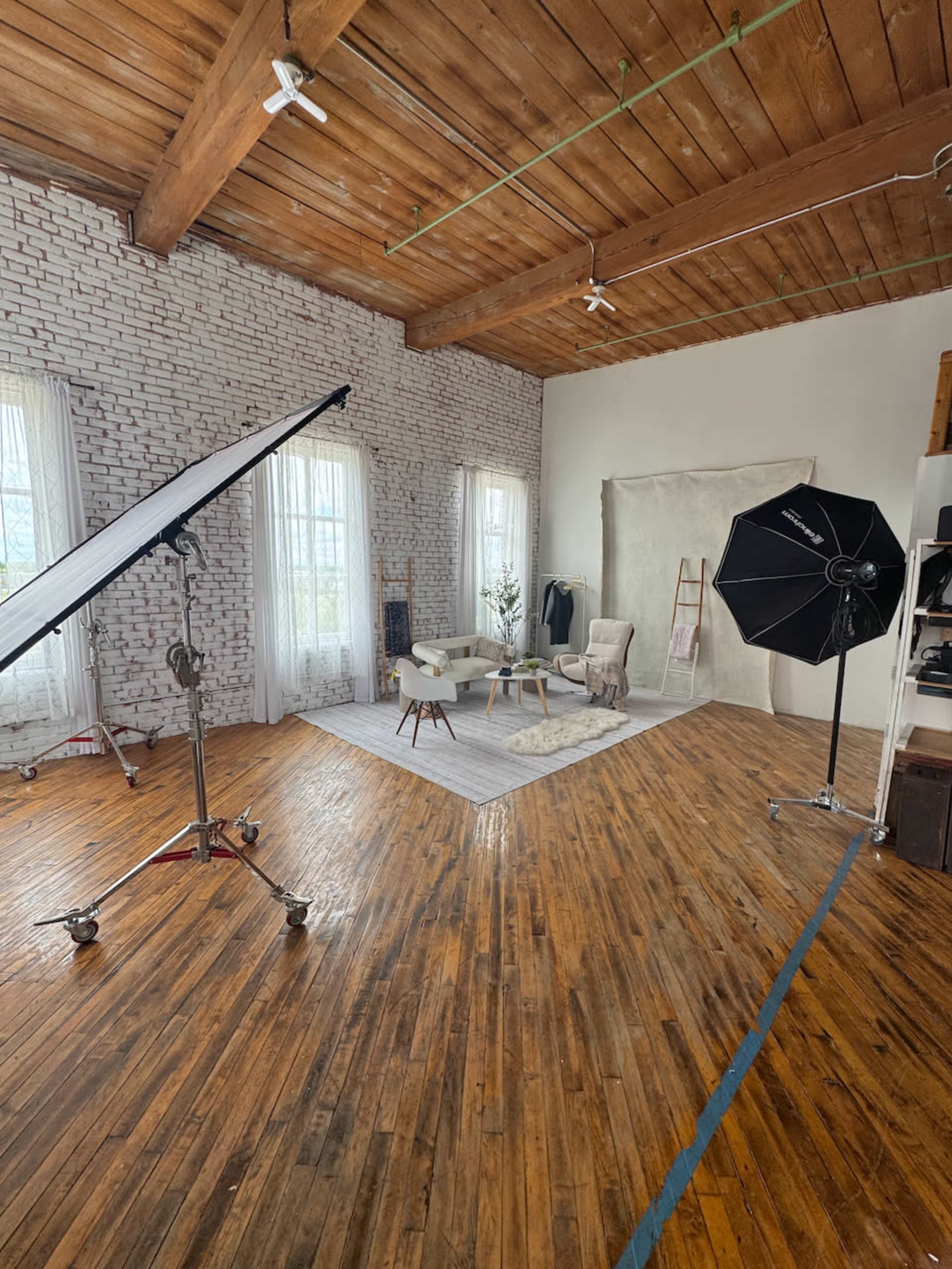 Spacious Urban Industrial Loft Studio with Natural Light Image in Rivertown - Warehouse District, Detroit, MI