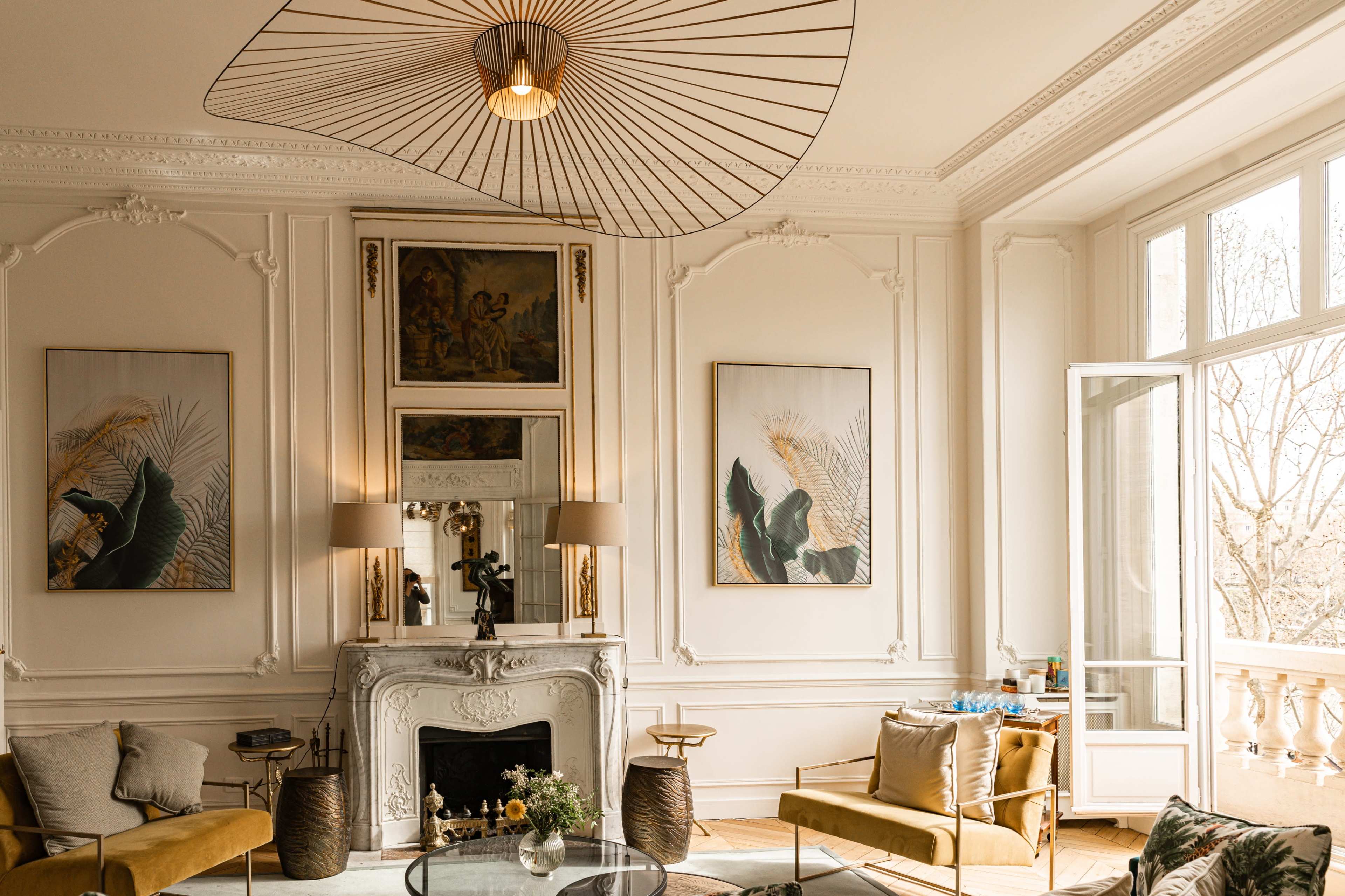 Lieu exceptionnel avec vues sur les quais, la Tour Eiffel et le pont de Bir-Hakeim Image in Passy, Paris