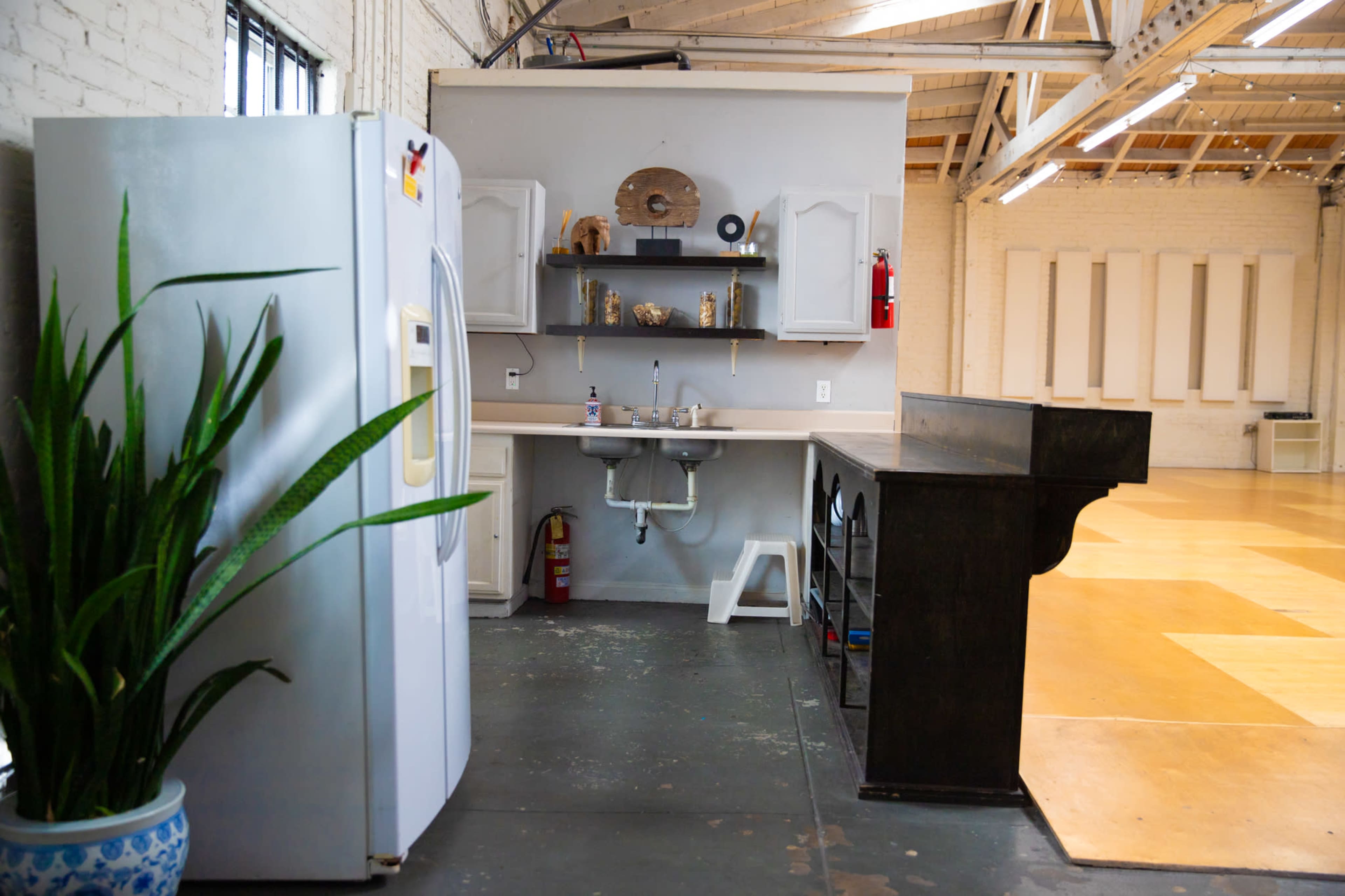 Industrial Dance Studio with Kitchen and Lounge Area Image in South Los Angeles, Los Angeles, CA