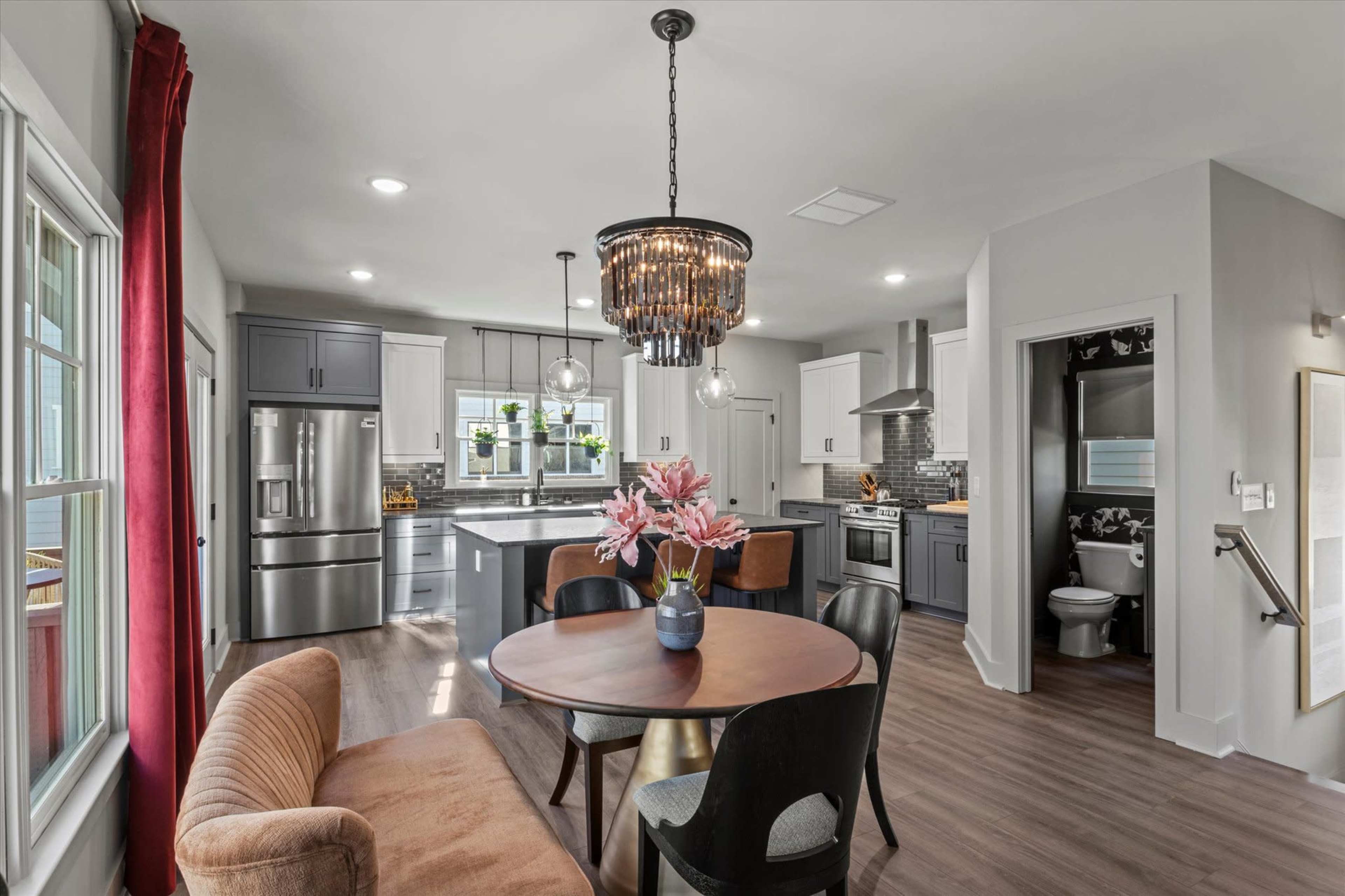 Beautiful Designer Home with ample natural light Image in Hapeville, Hapeville, GA