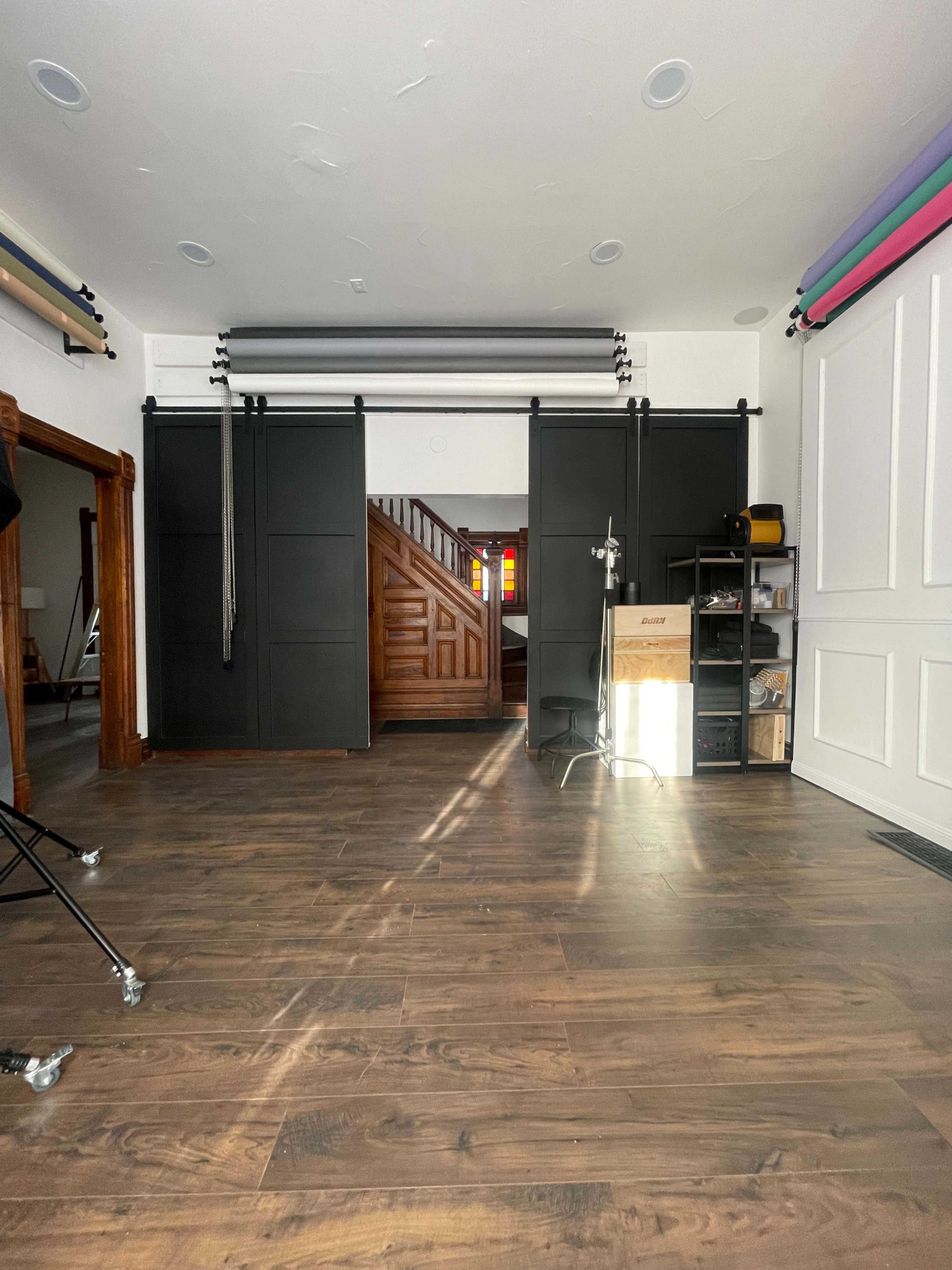 Downtown Vintage Chic Photo Studio Image in West Colorado Springs, Colorado Springs, CO