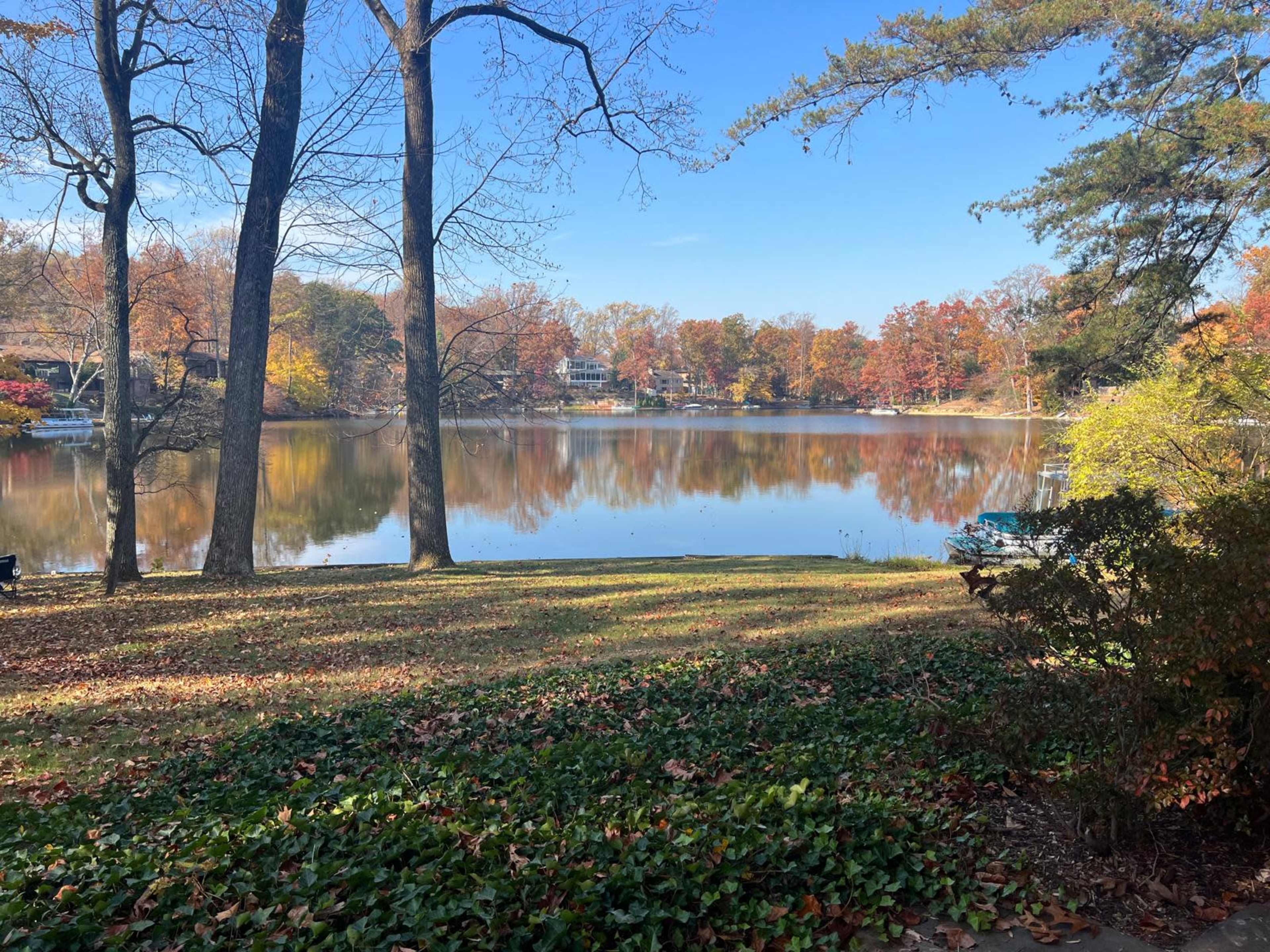 15 mins from DC Private backyard of house on the Lake Image in Lake Barcroft, falls Church, VA