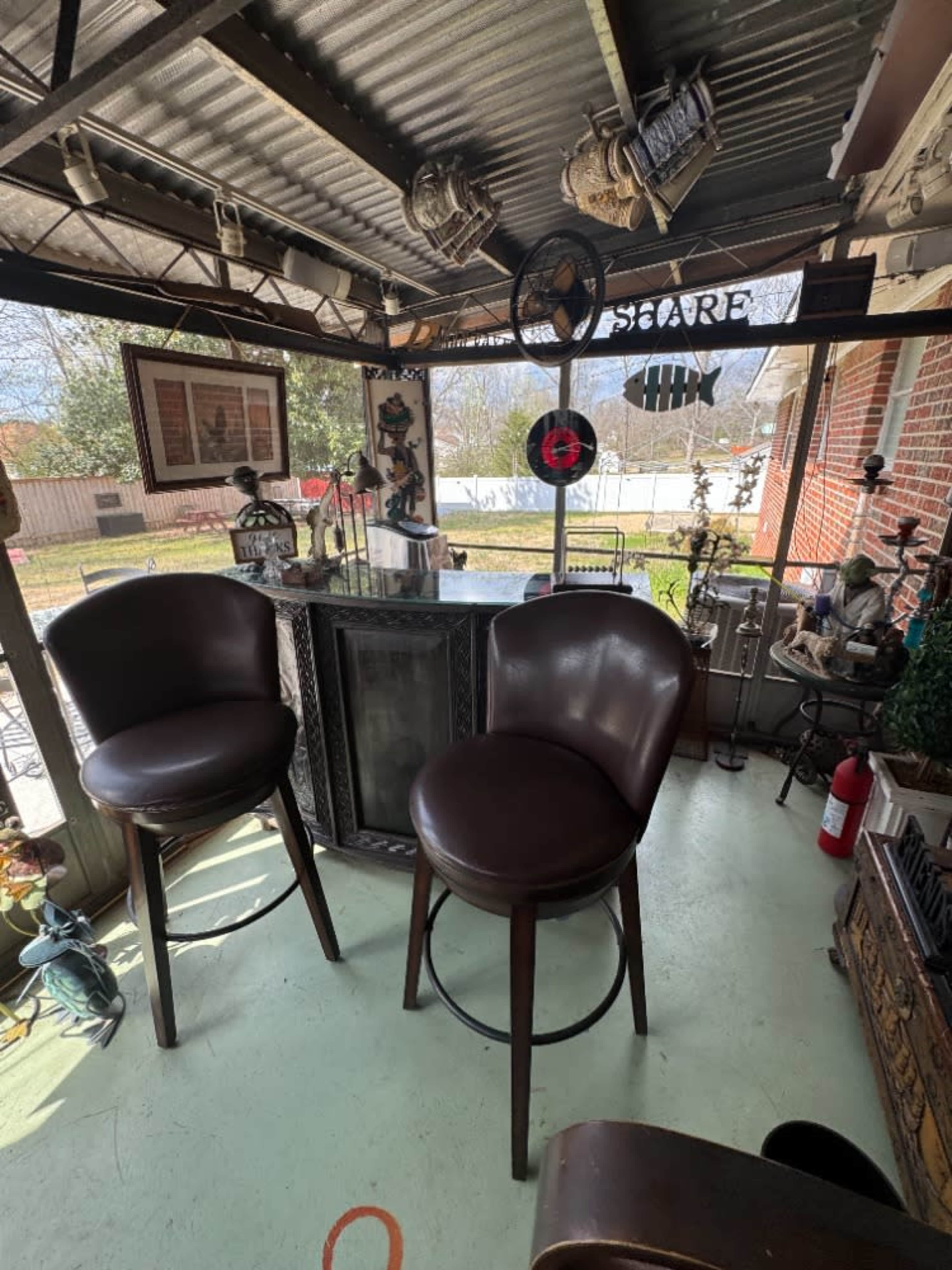 Exclusive, lounge area with bar!