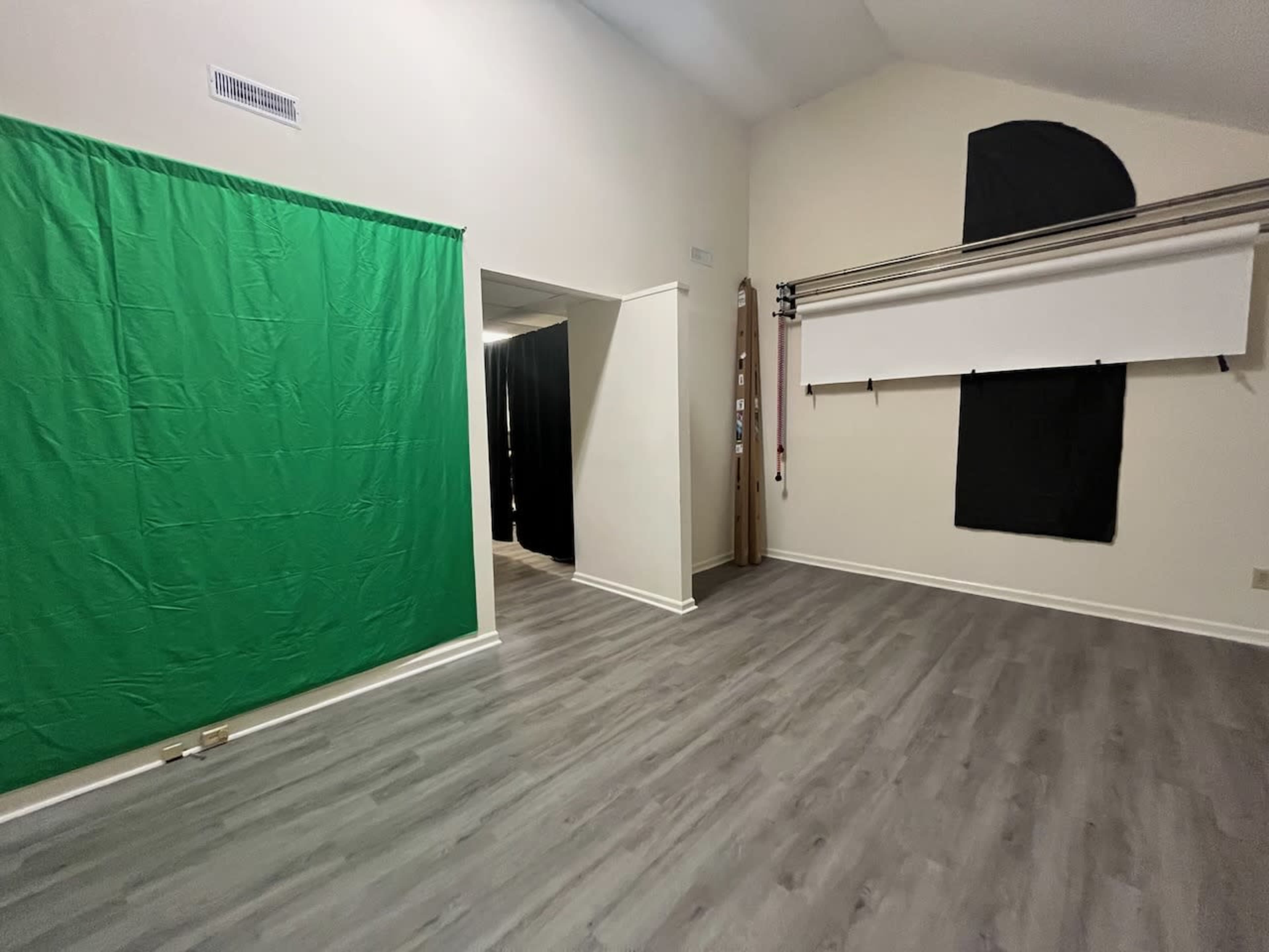 James Island Studio Image in Riverland Terrace, Charleston, SC