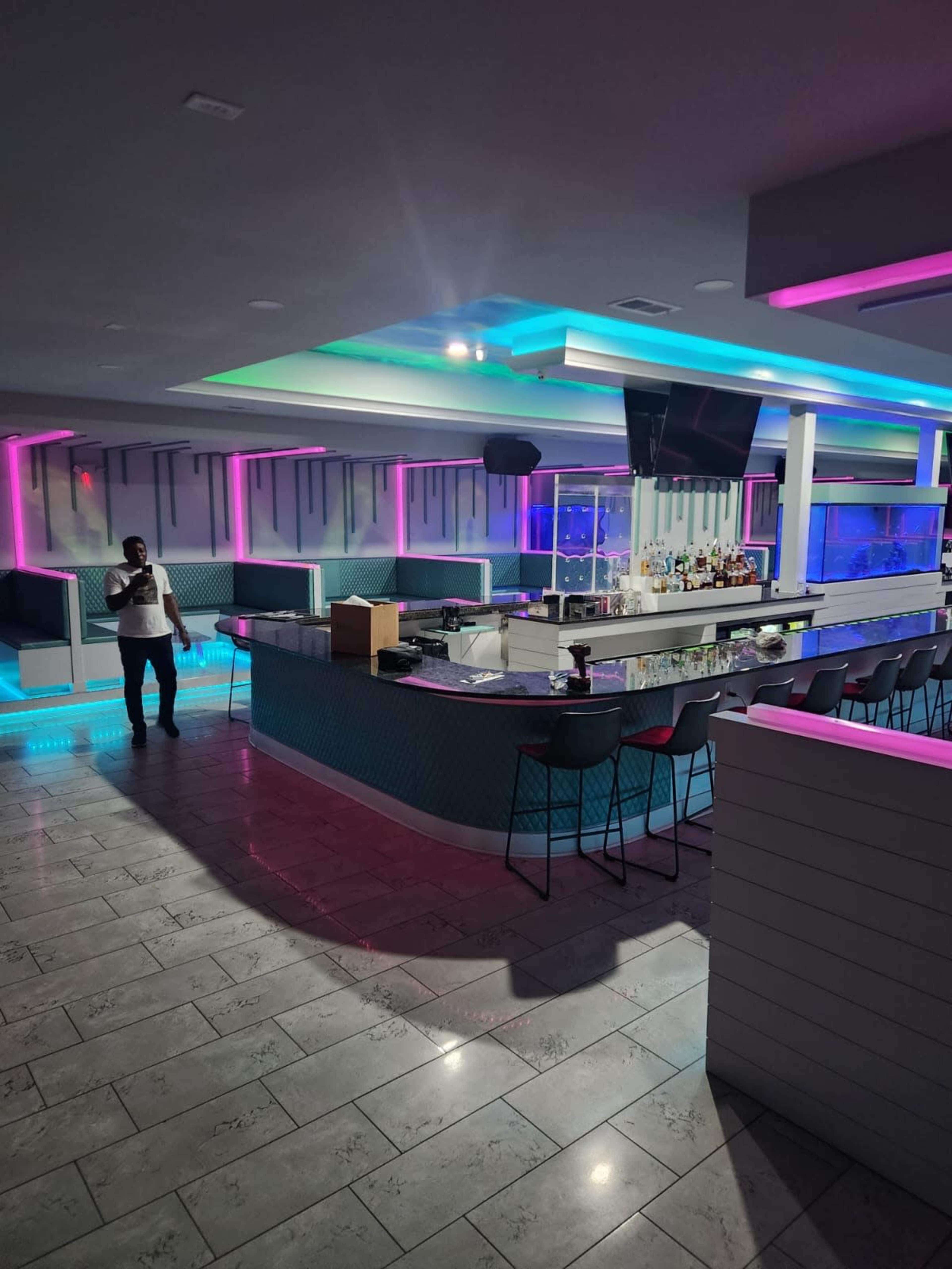 Beautiful Modern lounge Image in North Sharon Amity / Reddman Road, Charlotte, NC