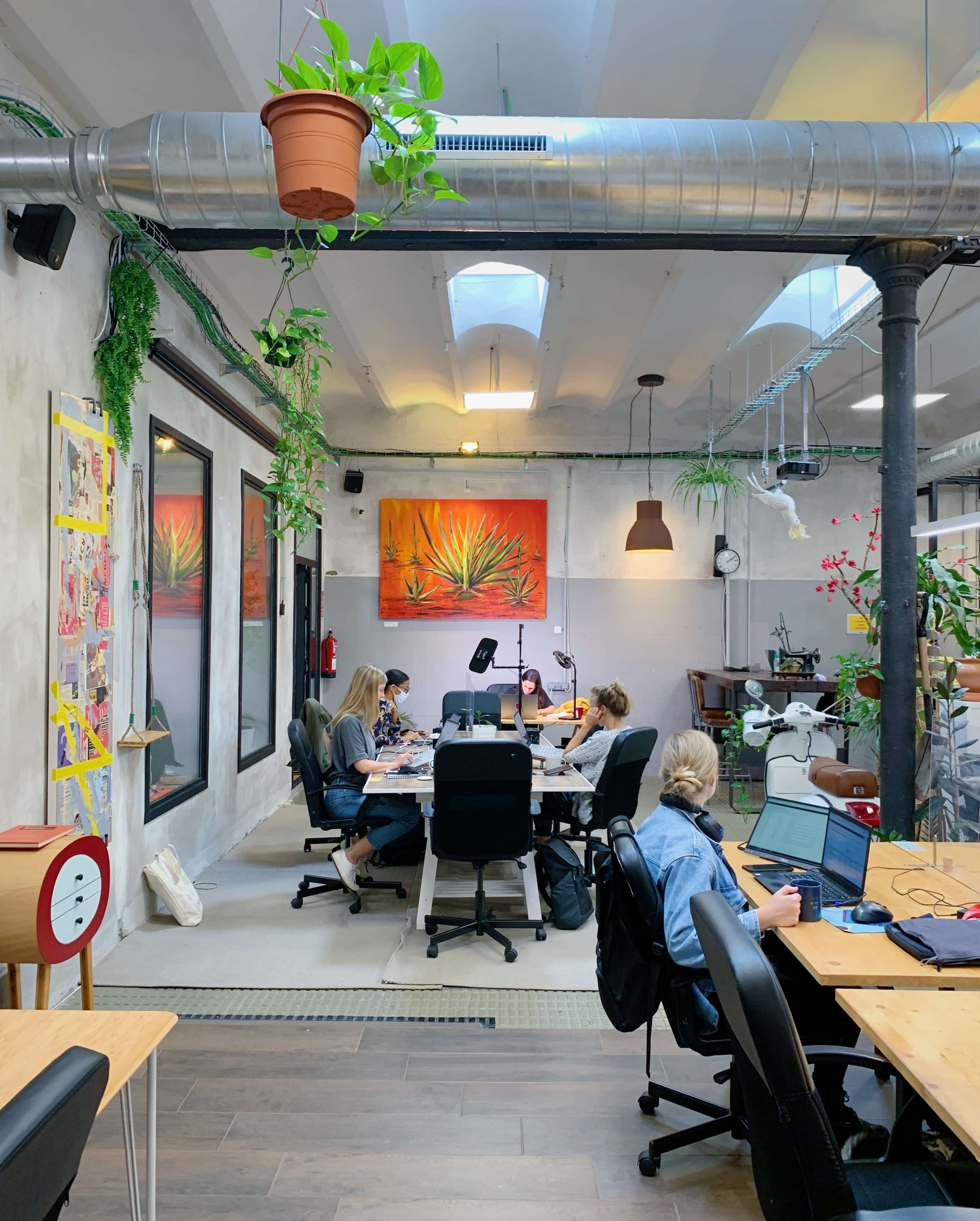 Un Espacio de Coworking Creativo en Montjuic Imagen en El Poble-sec, Barcelona, B