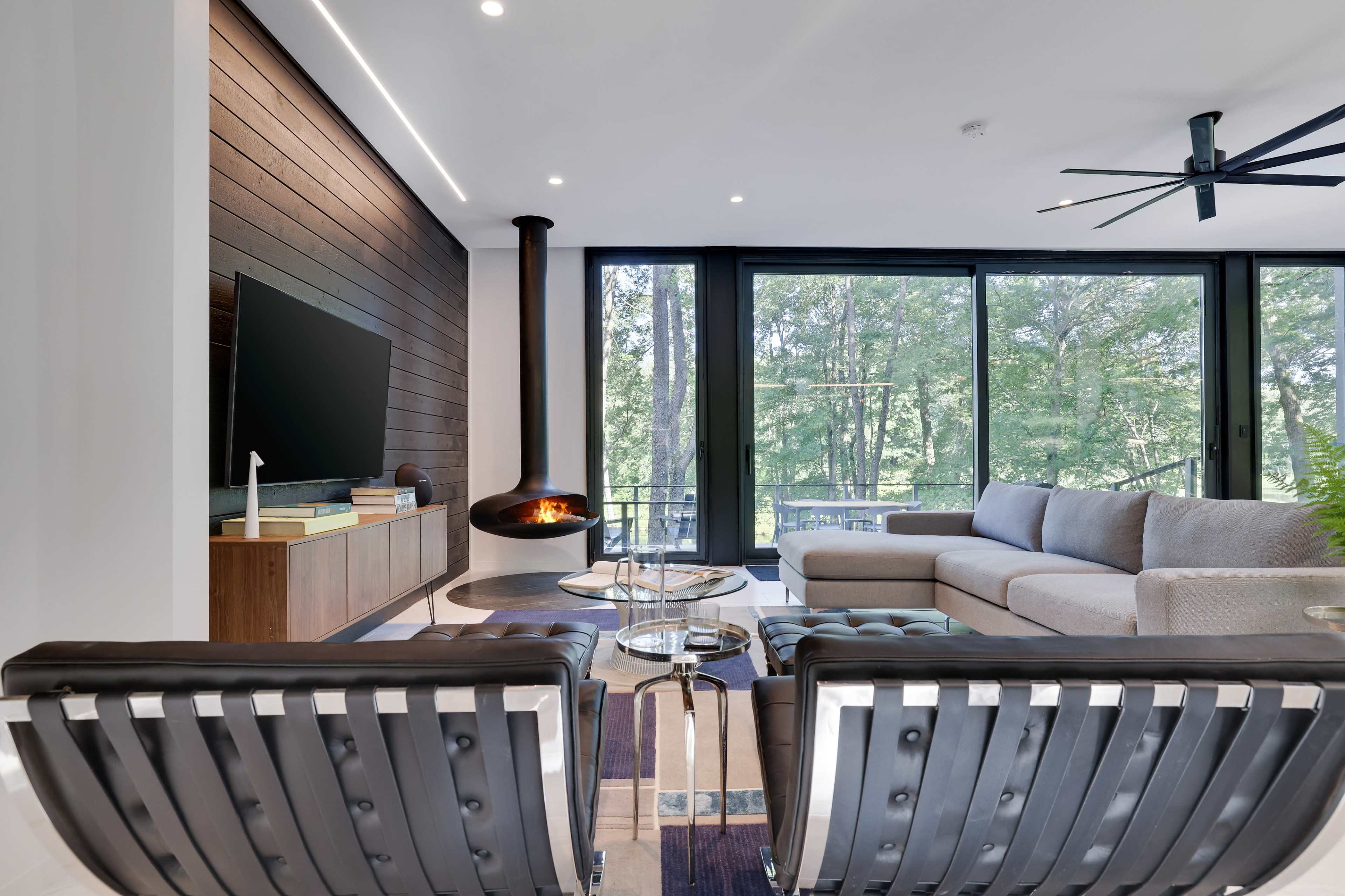 Camp Double Oak Lakeside Modernist Retreat Image in Greene Township, Greentown, PA