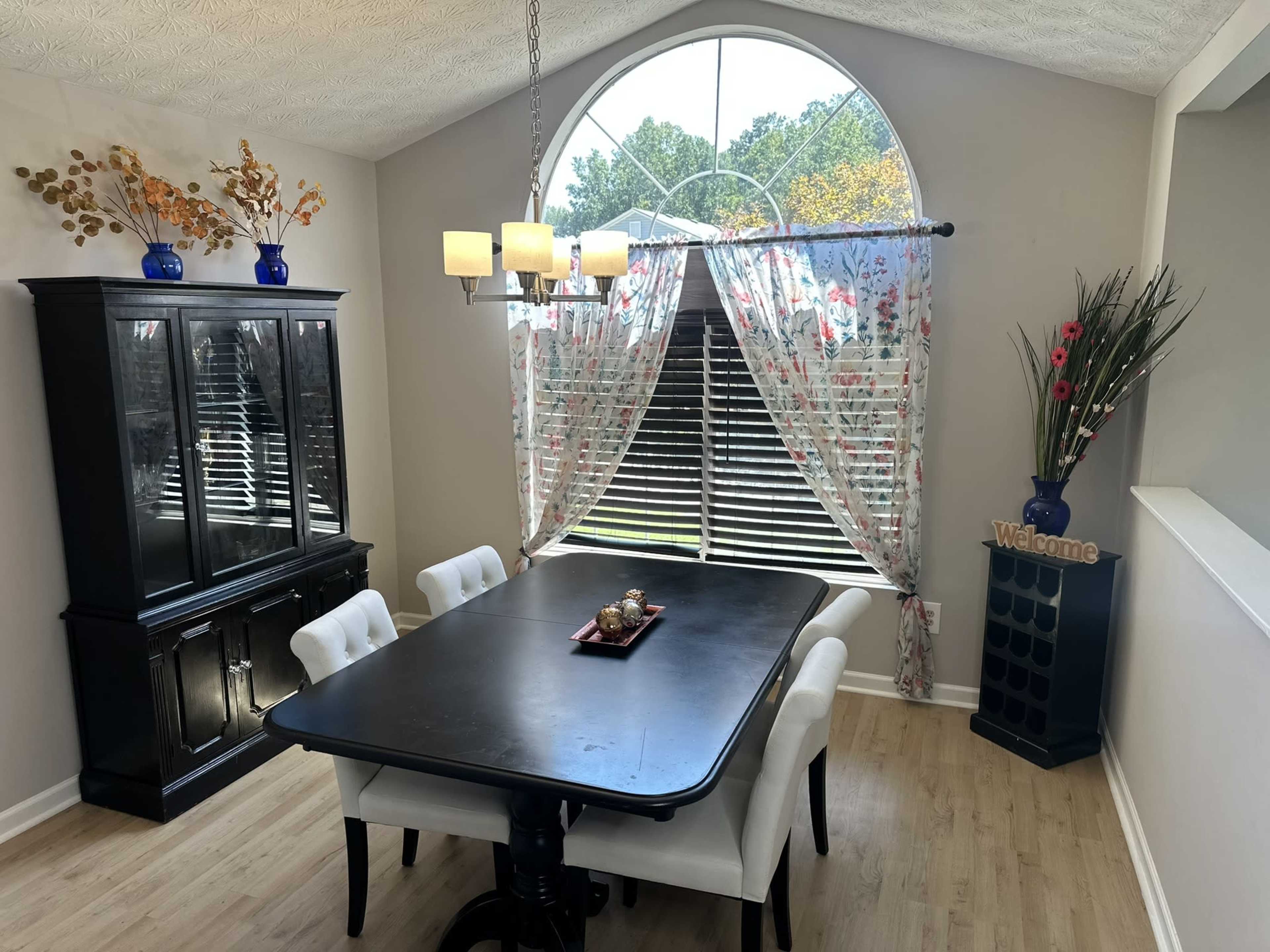 Spacious 5BR/3BA haven on a quiet cul-de-sac, just minutes to downtown Image in , Decatur, GA