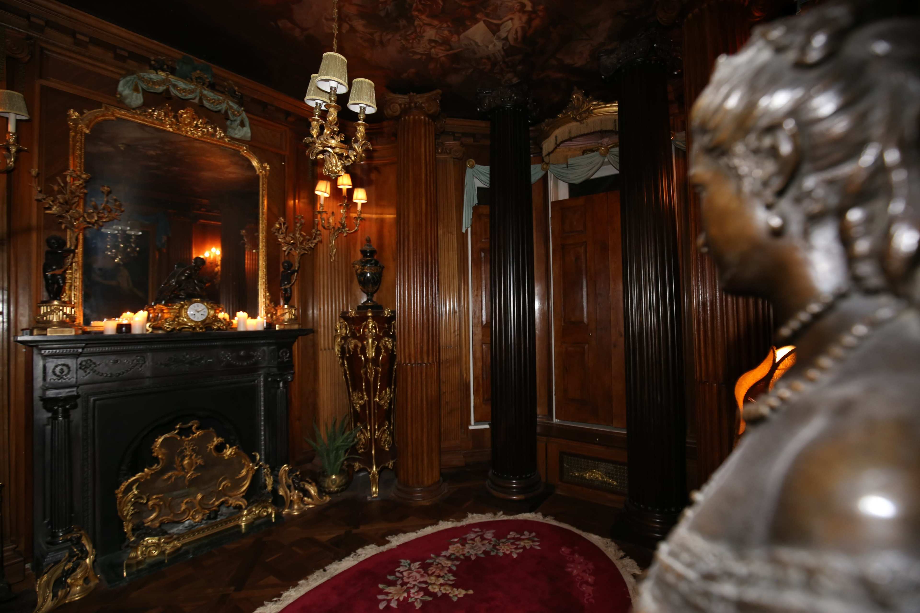 Baroque Elegance: Louis XV French Apartment with Palladian Features Image in Hammersmith, London, ENG