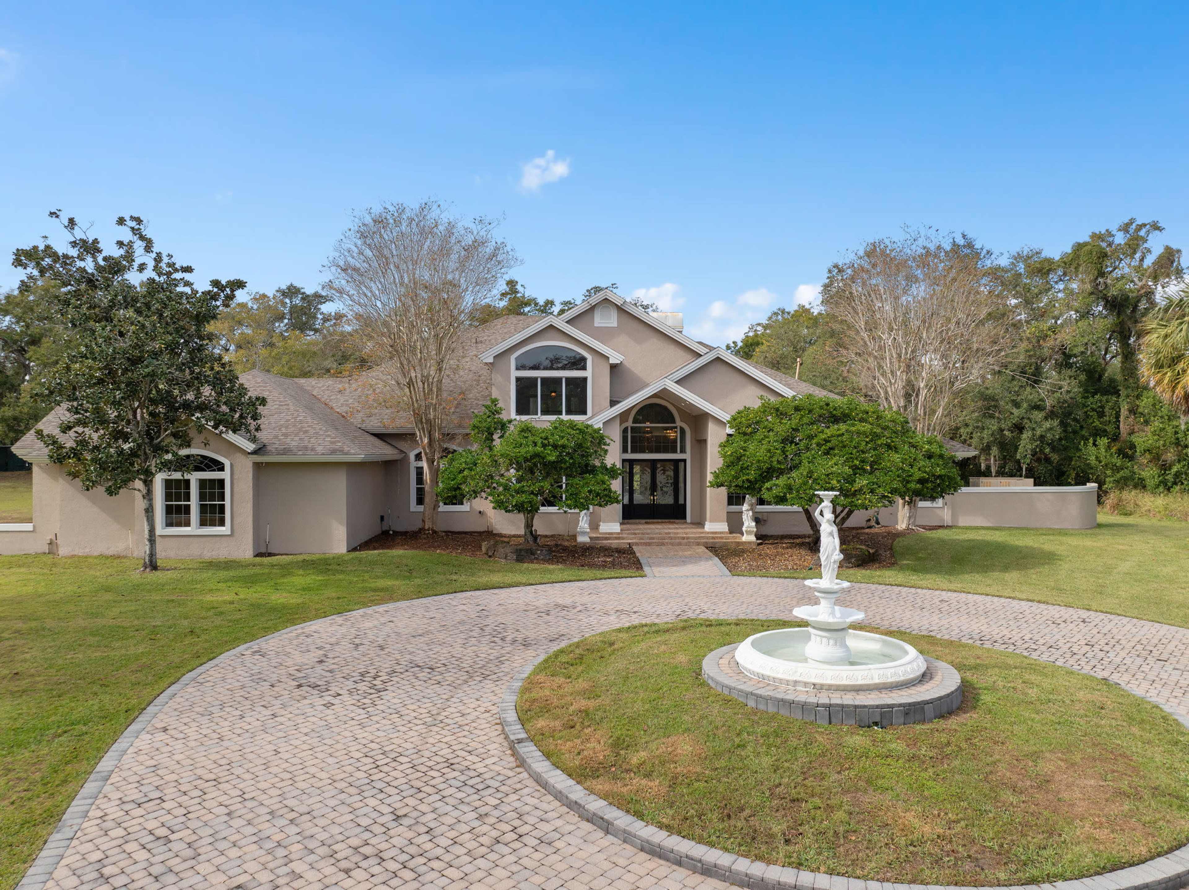 Modern Upscale Retreat: Photogenic Estate with Helipad, 3+ Acres on Little Wekiva River, Wildlife, and Gated Privacy Image in , Altamonte Springs, FL