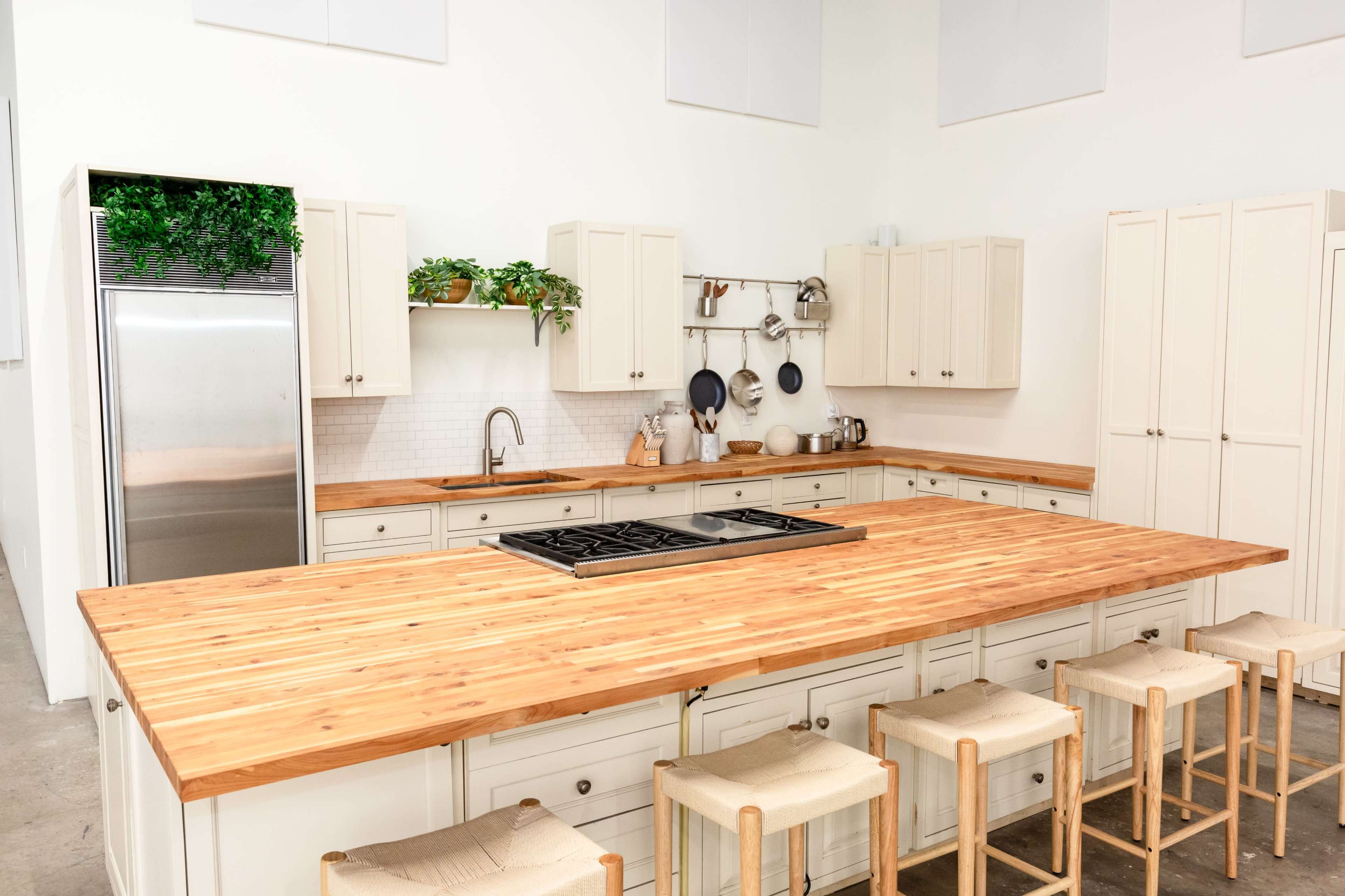 Studio Kitchen w/ Amenities Image in Southeast Portland, Portland, OR