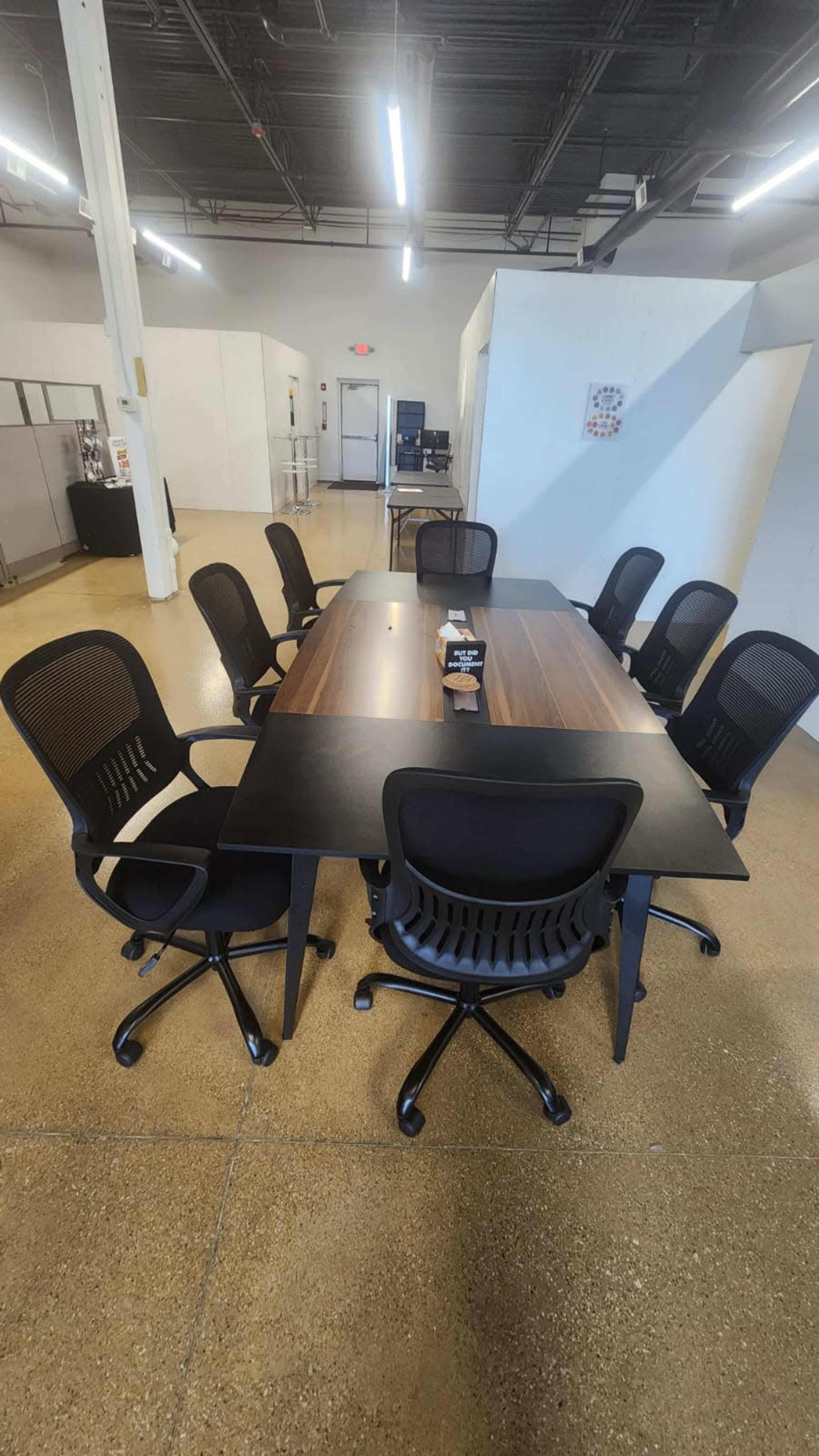 Versatile Business Space for Work, Meetings & Showcasing Products Image in Du Page Township, Bolingbrook, IL