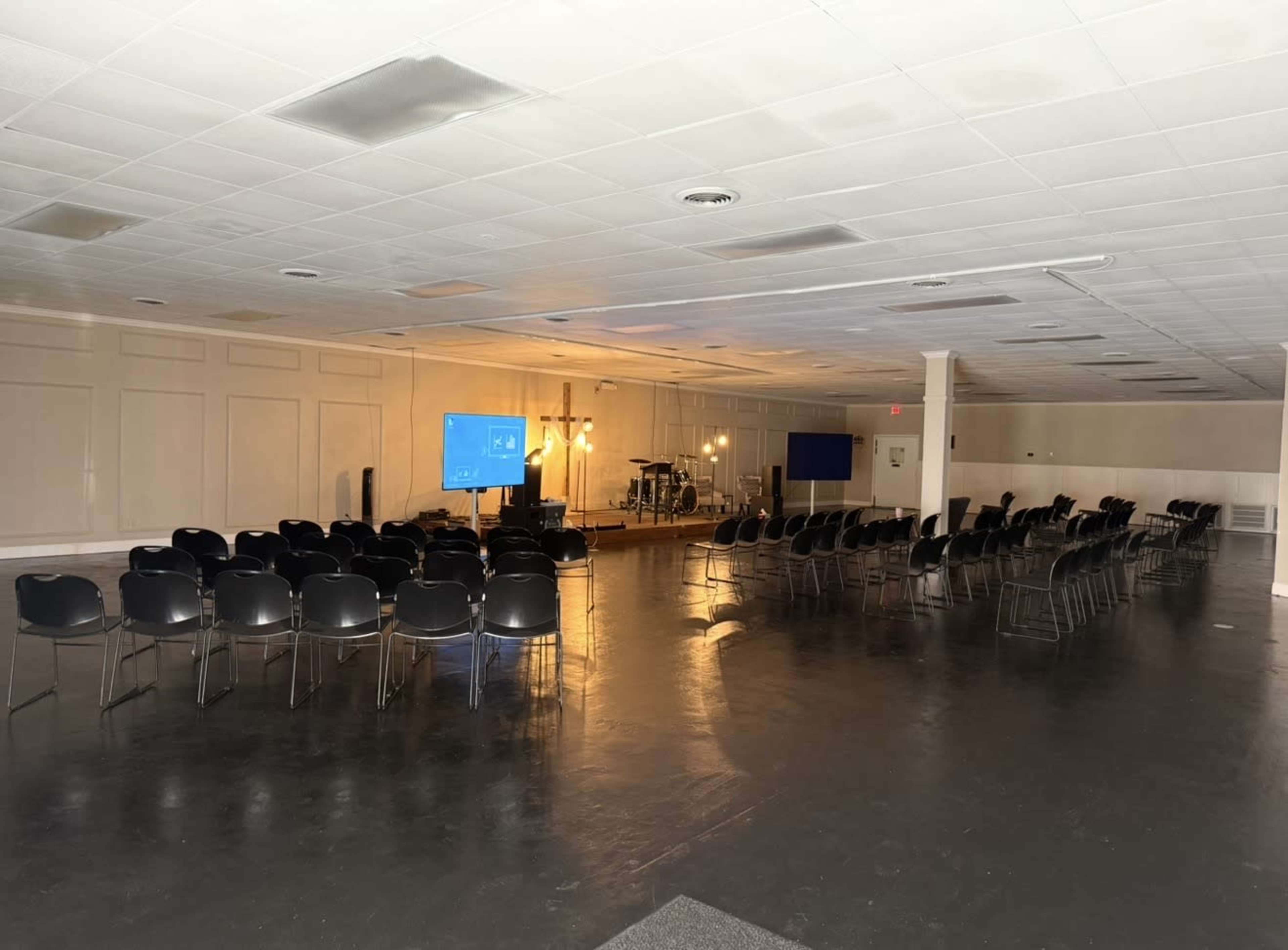 Modern Church + Community Space with Sound System Image in Pasadena Oaks, Pasadena, TX