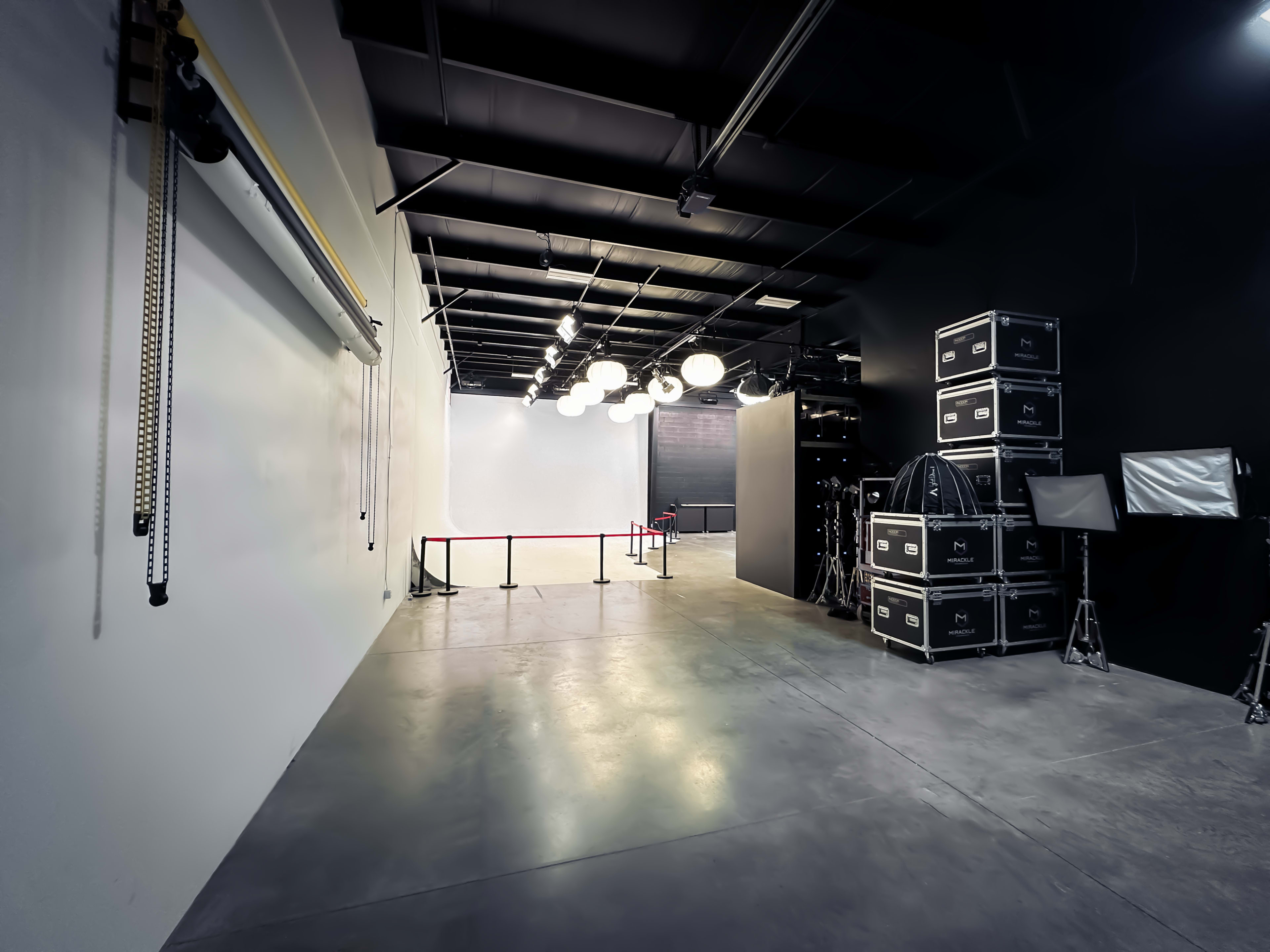 LED Wall Studio Space - Cyc Wall, Gear, and Paper backdrop’s. Image in Lehi, Lehi, UT