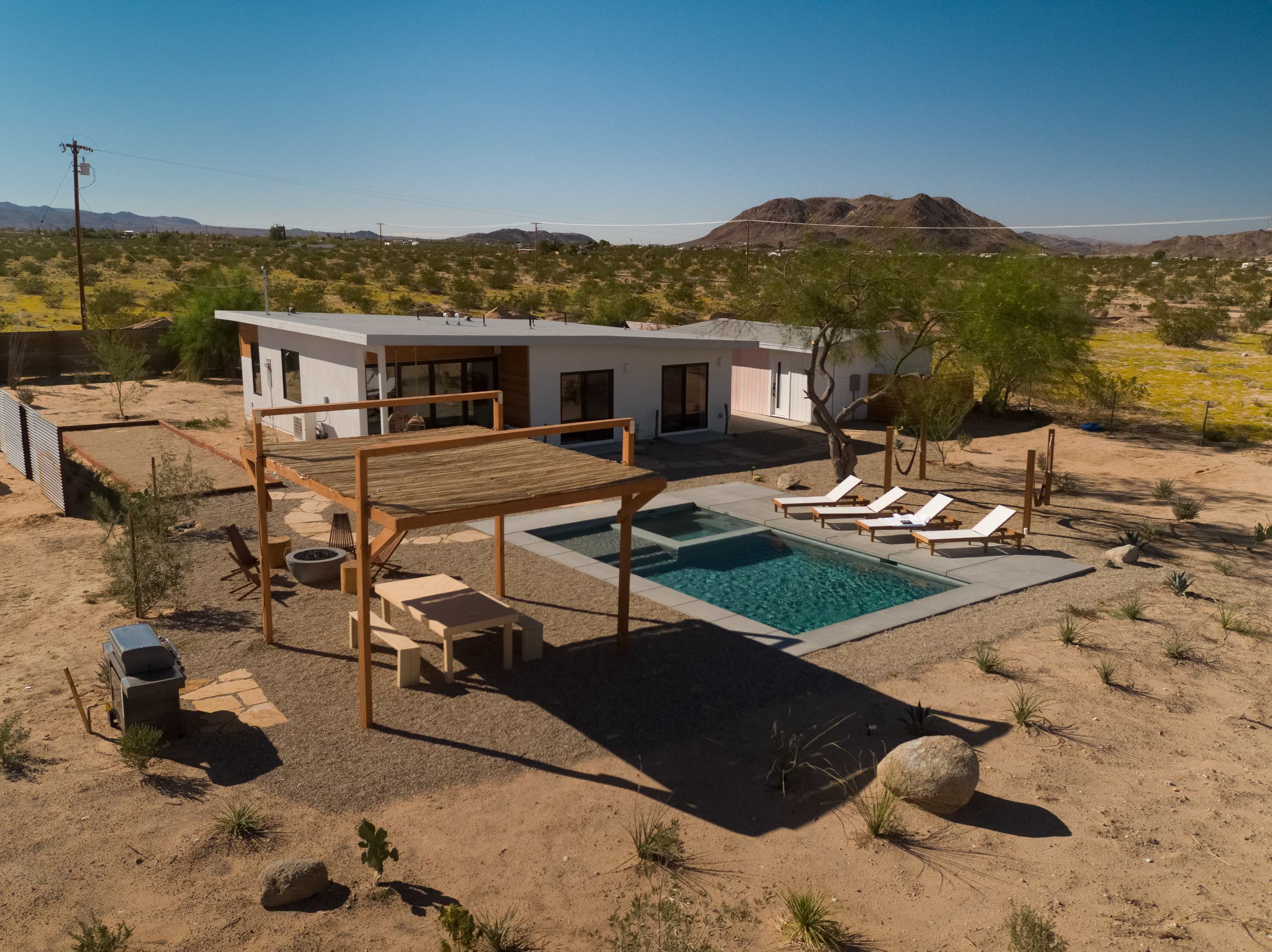 Casa Bella – A private, fully fenced retreat with stunning views and ample space. Image in , Landers, CA