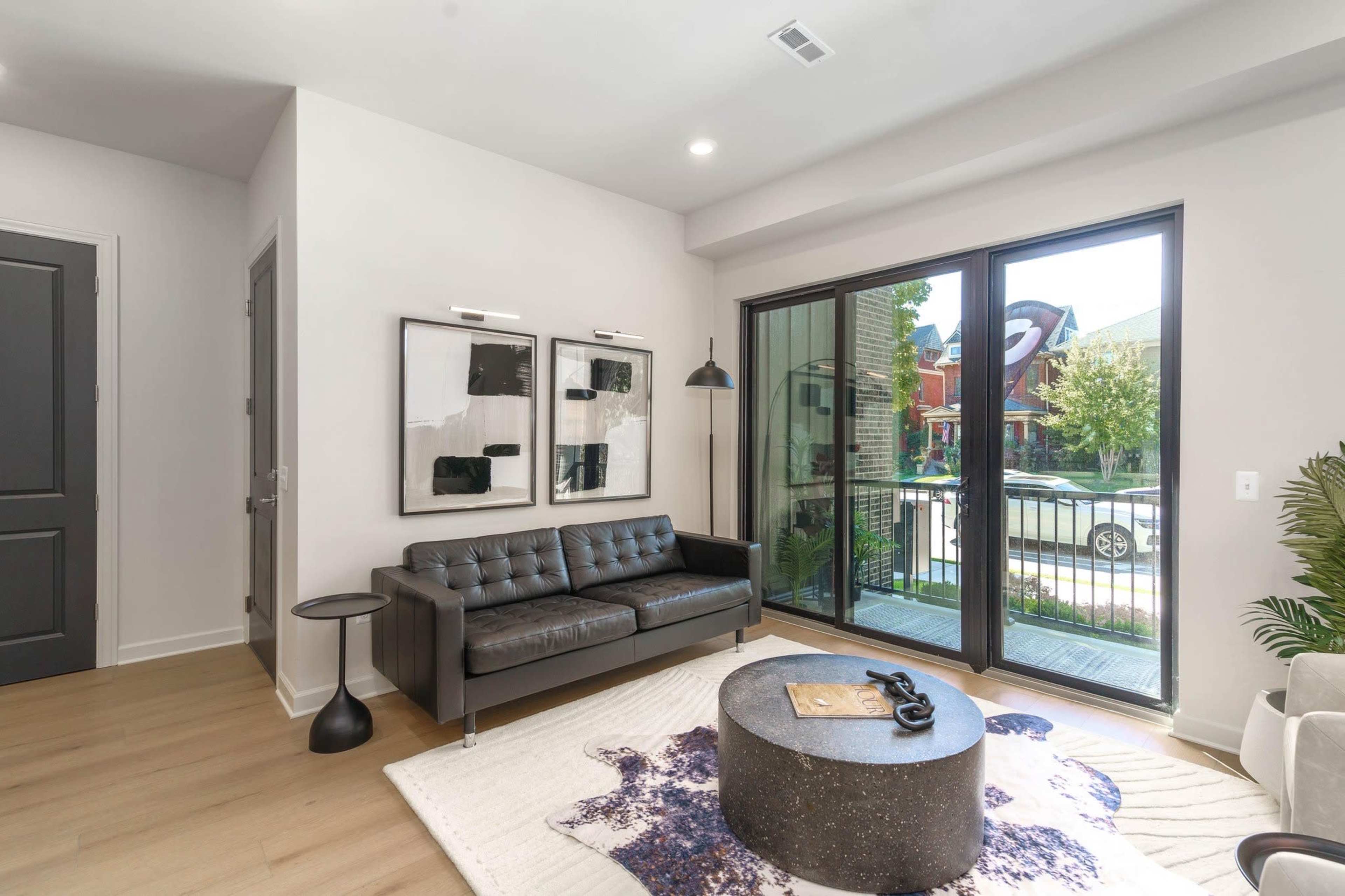 Mins Away from LCA Downtown Detroit Modern Designed Apartment Image in Woodbridge, Detroit, MI