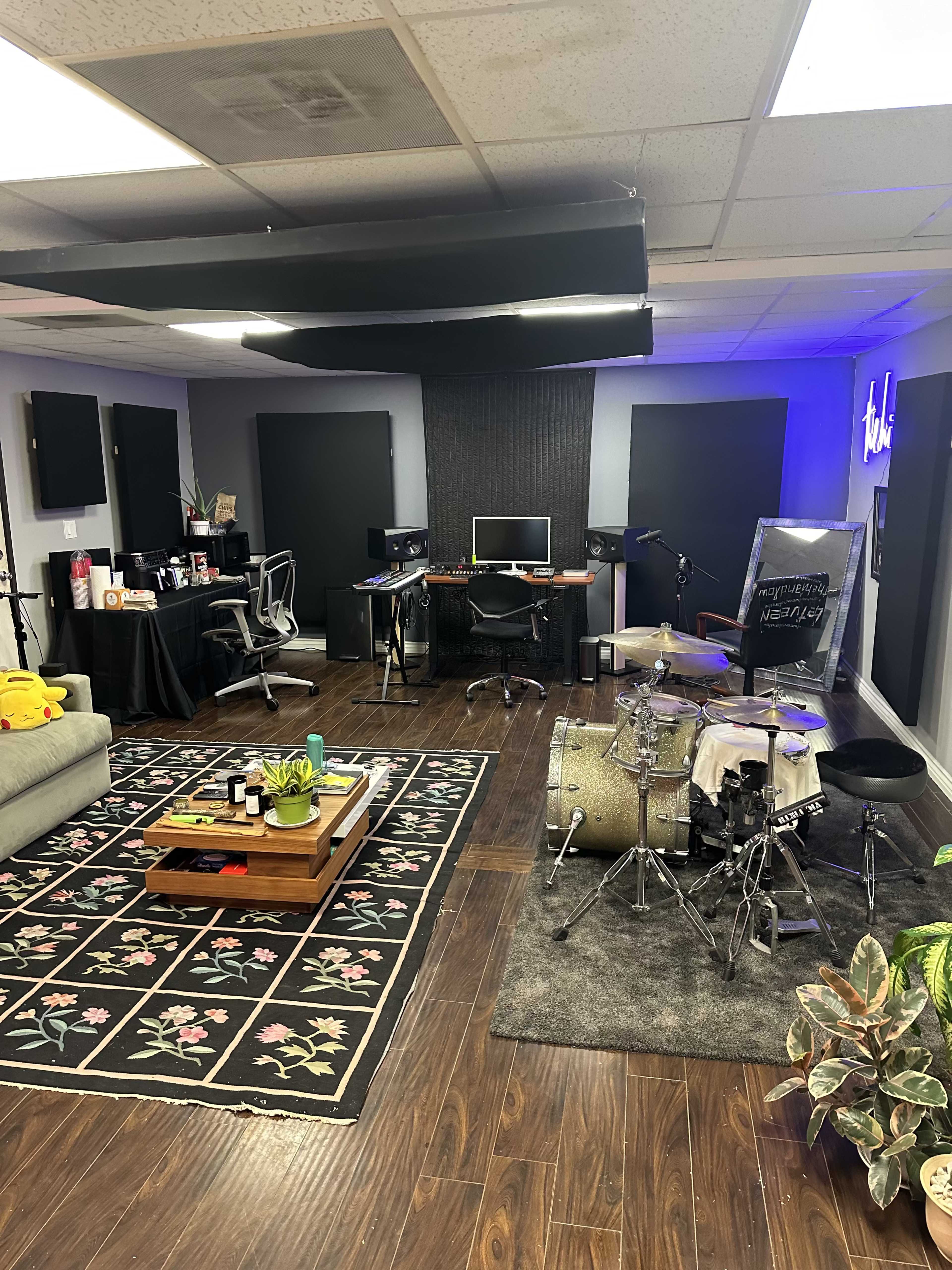 Music Recording Studio in Lowkey Suburb Image in Woodland Hills, Woodland Hills, CA