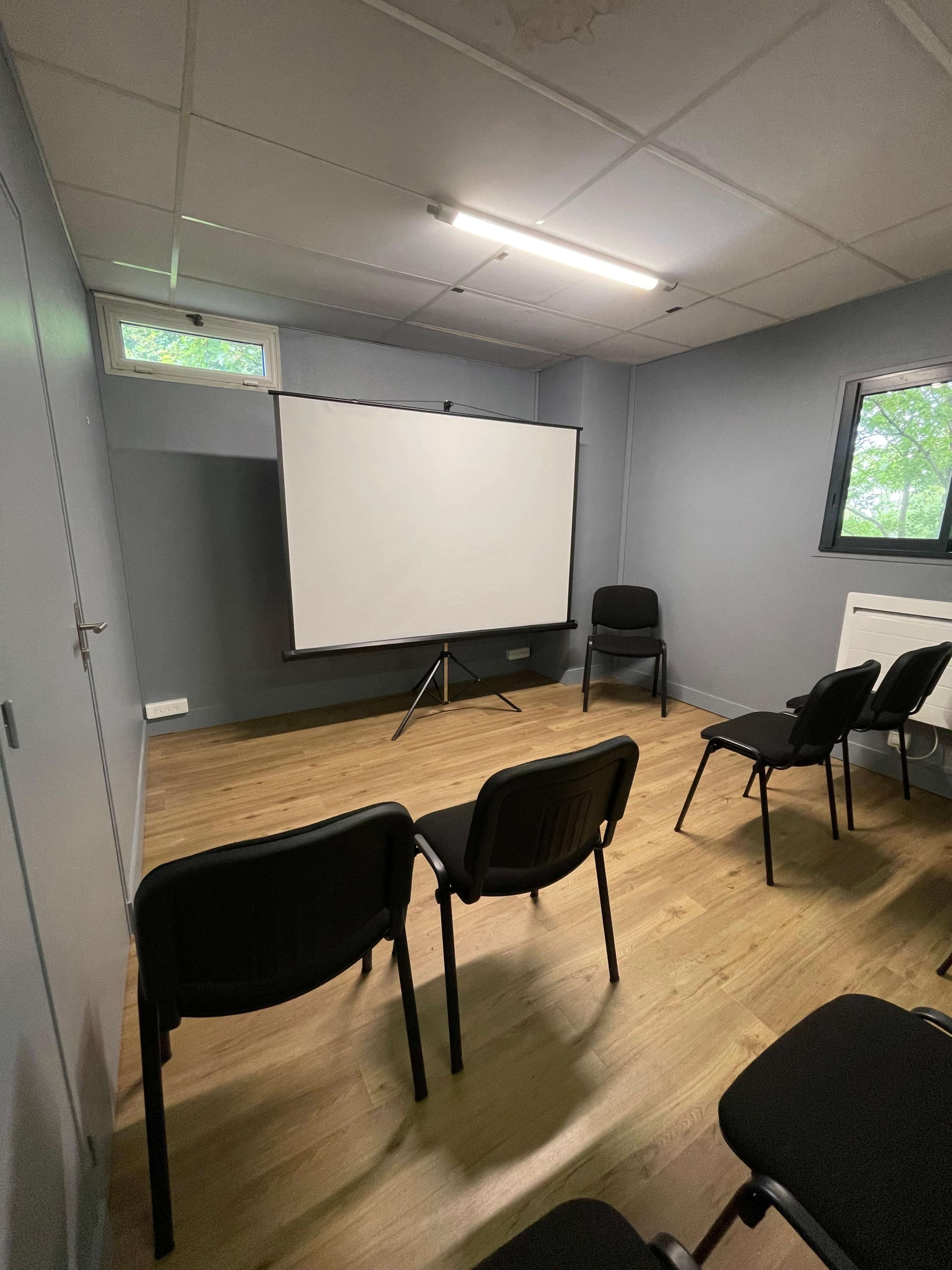 Salle au coeur de la forêt de Rueil-Malmaison Image in , Rueil-malmaison