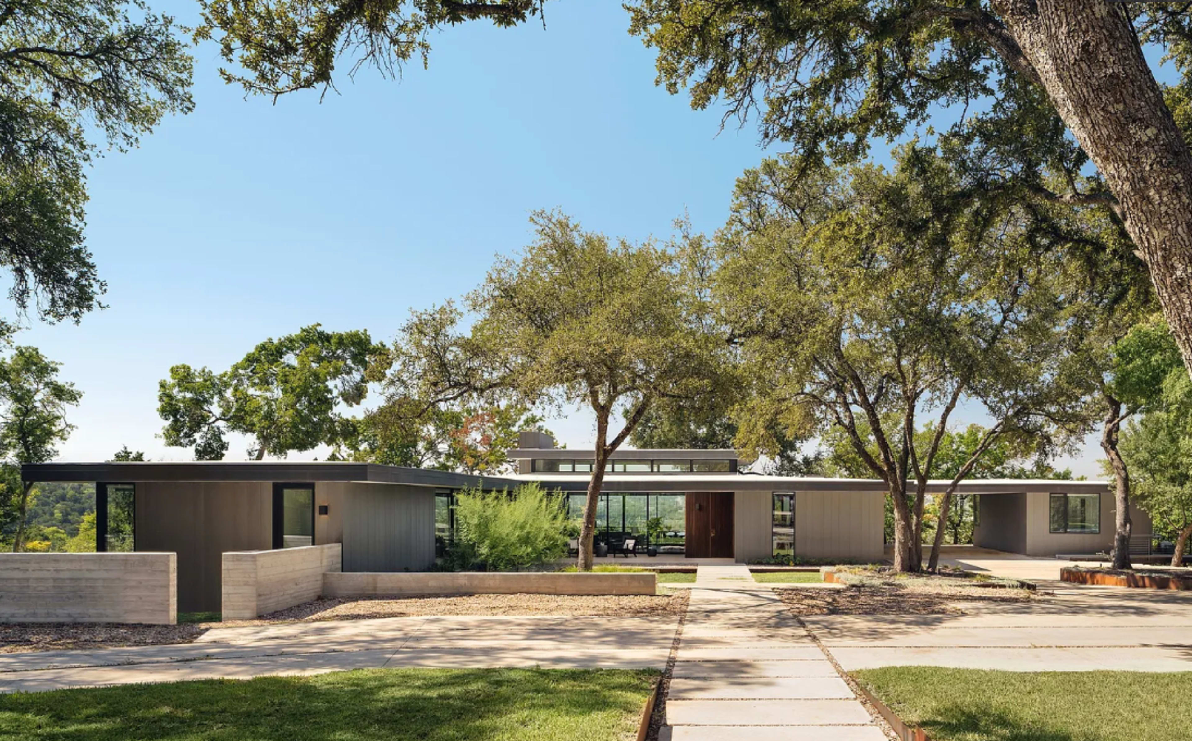 Scenic Property for Outdoor Photoshoots Image in Lost Creek, Austin, TX