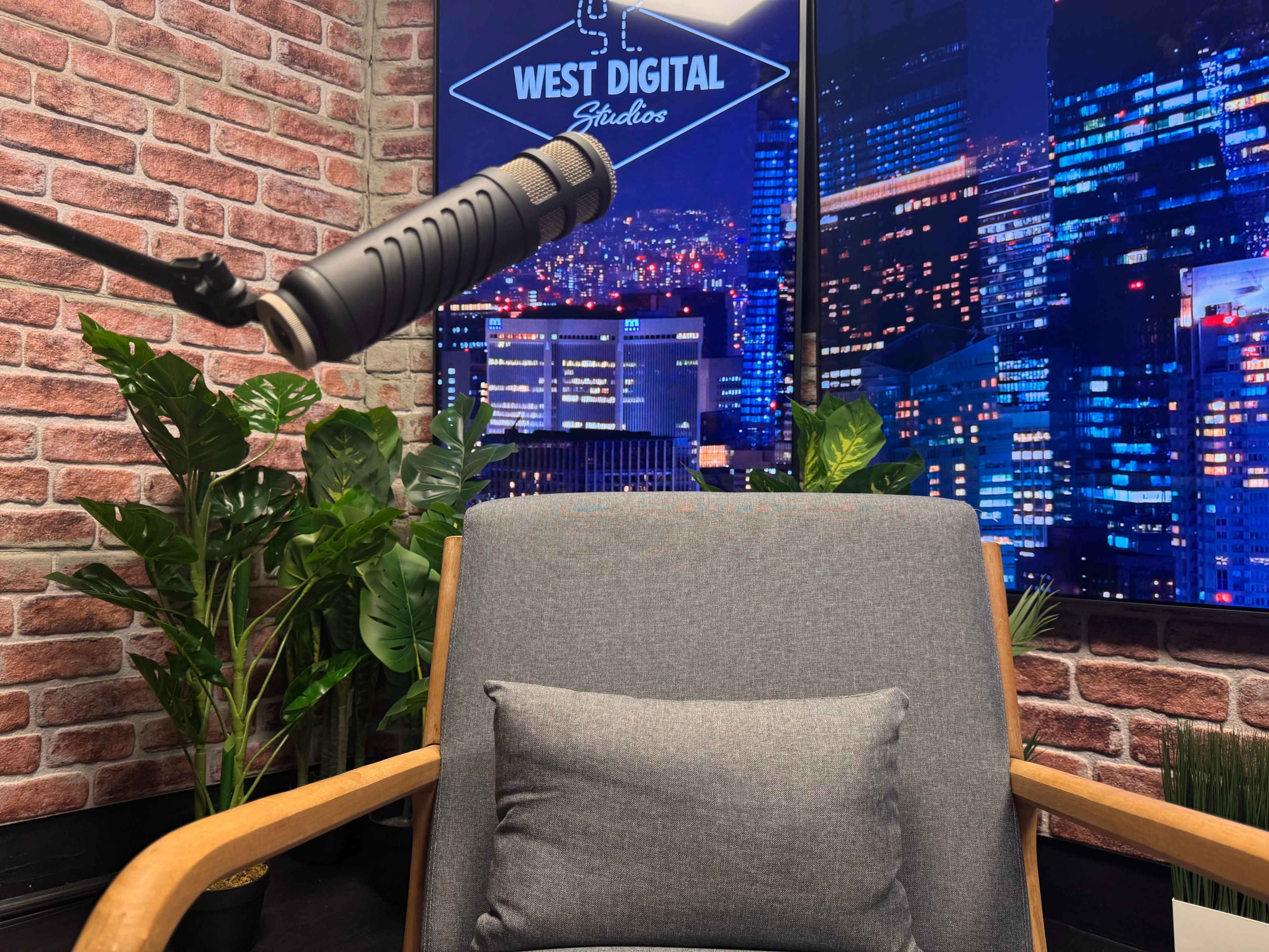 Broadcast and Podcast Studio Image in Hammersmith, London, ENG