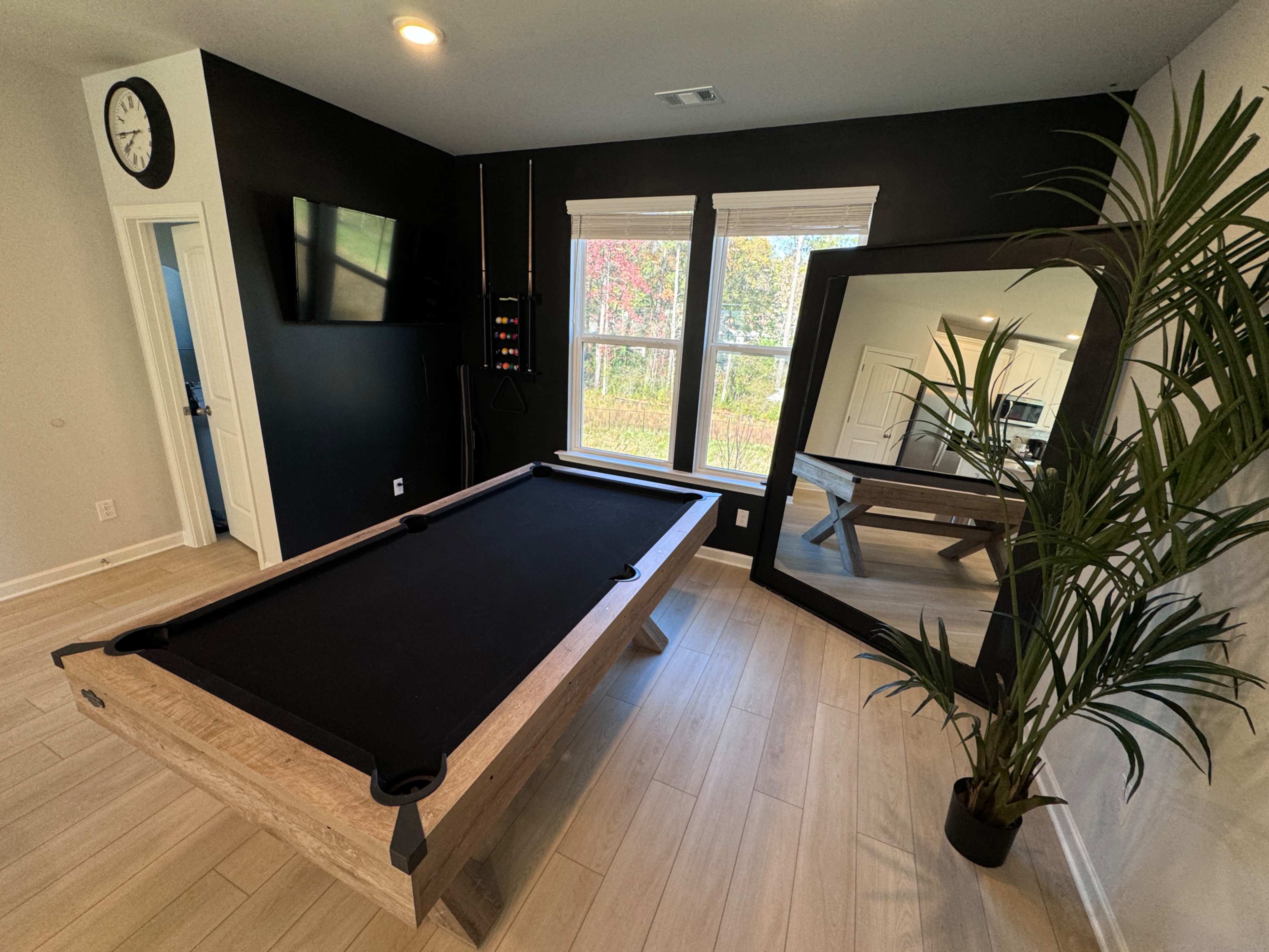 Modern, townhome, with hot tub, studio , and pool table Image in Glenrose Heights, Atlanta, GA