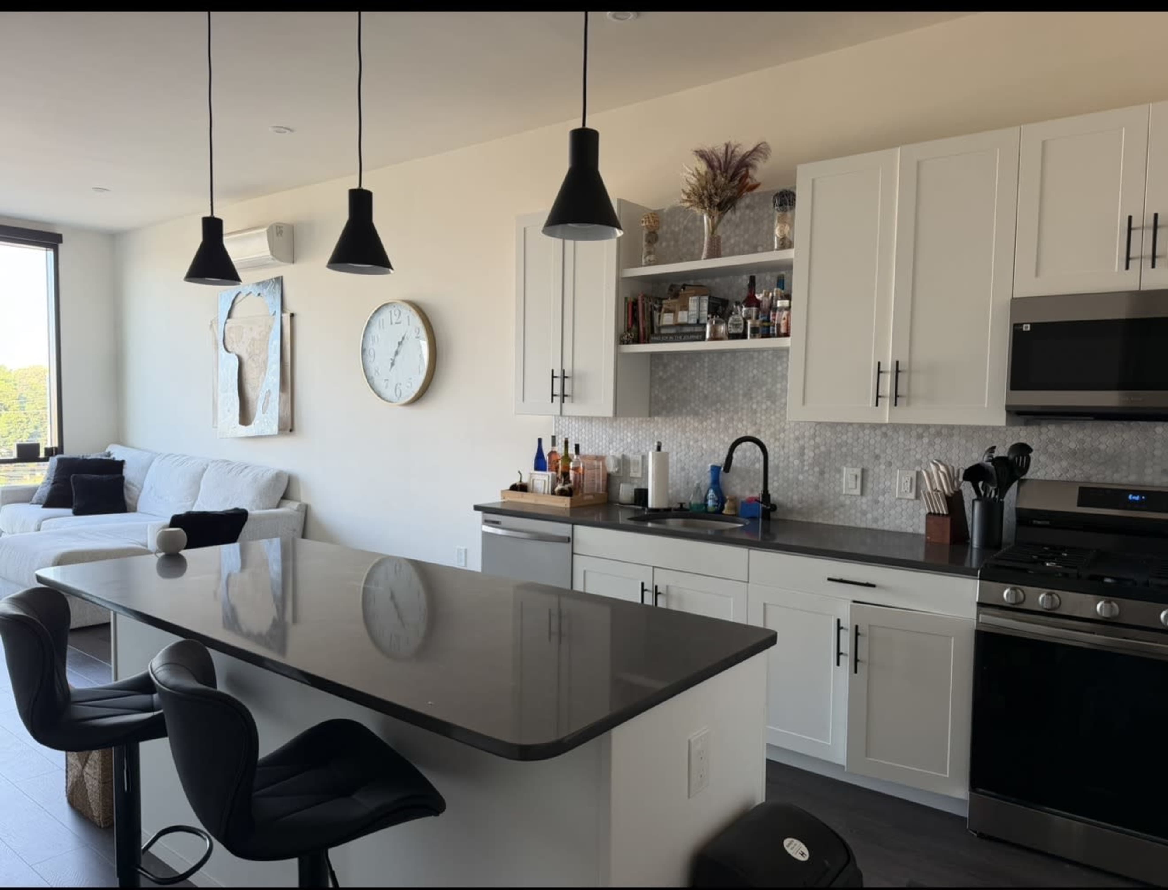 Riverfront Loft with Balcony and Skyline View Image in Hackensack, Hackensack, NJ