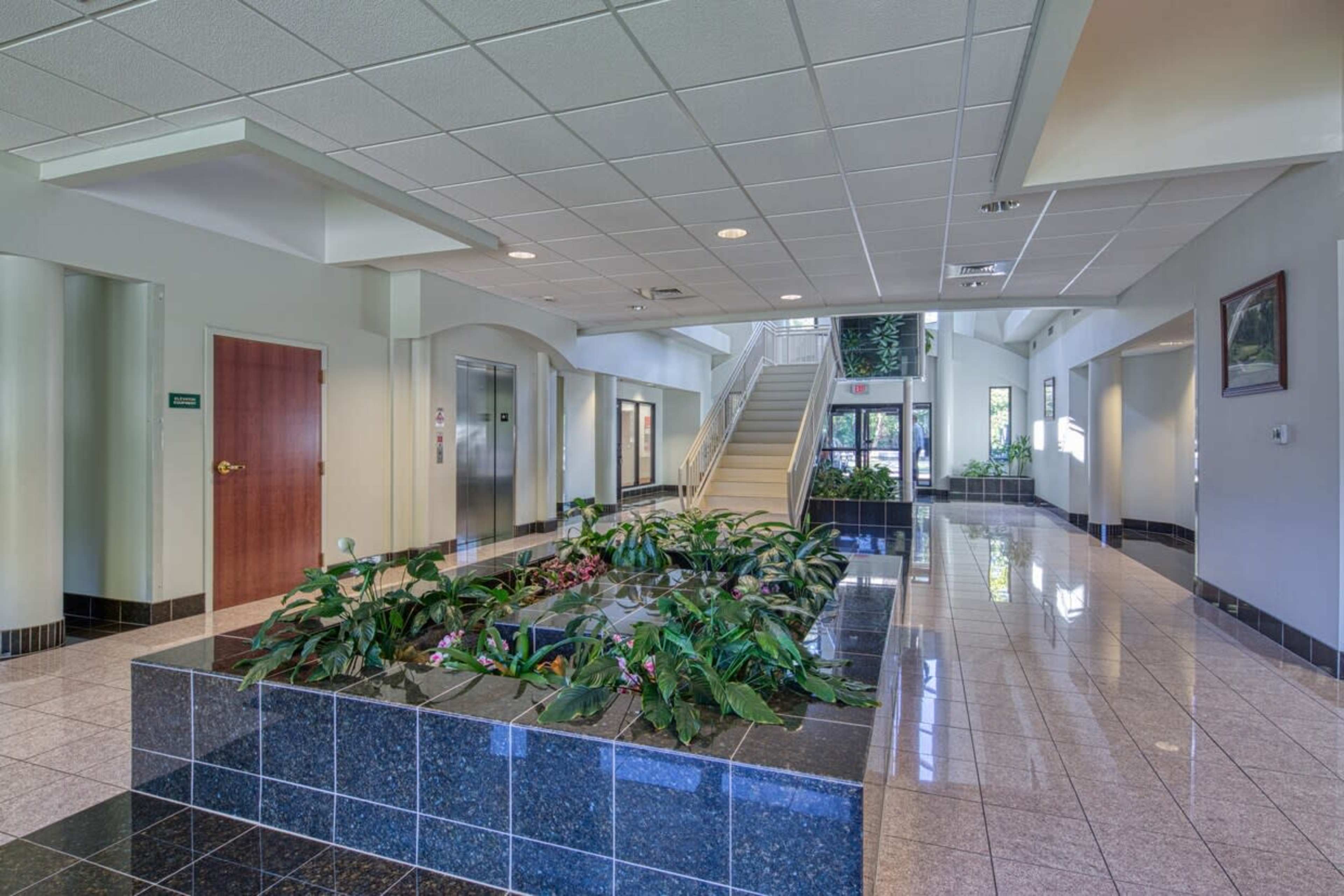 Omni Meeting Room B Image in Central Newport News, Newport News, VA