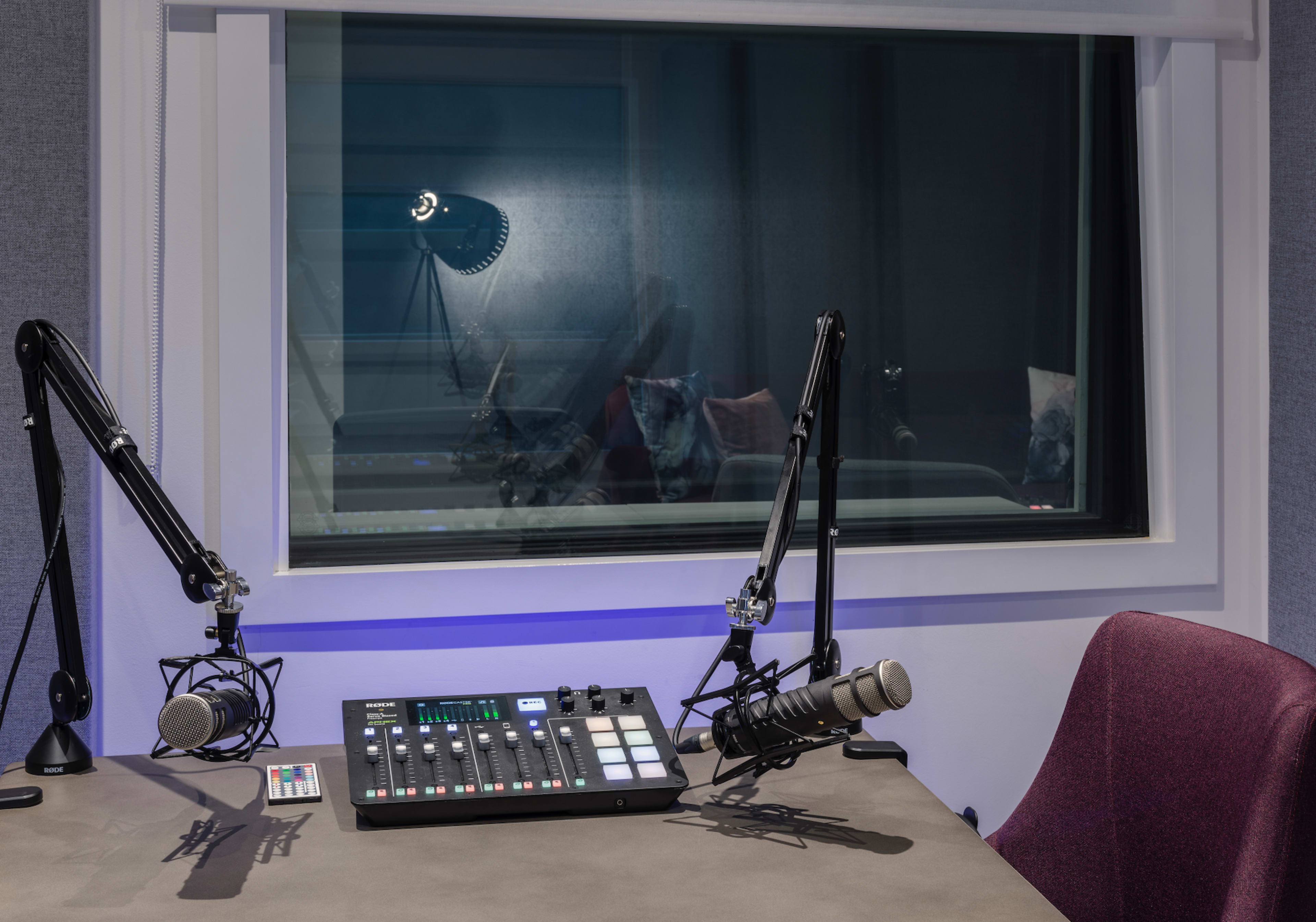 Meeting Style Podcast Studio Image in London, London, ENG