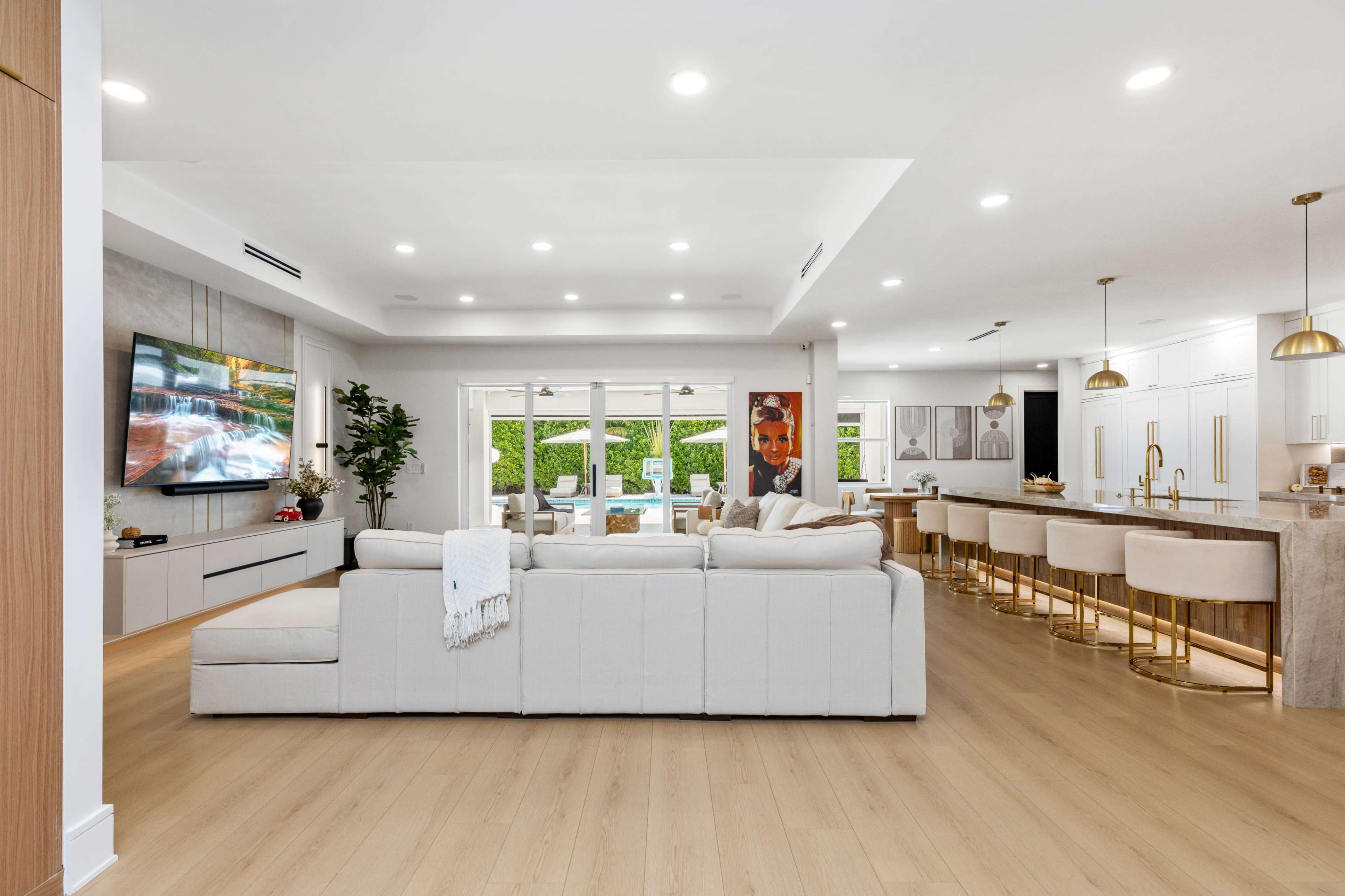 Multi Set Luxe Modern Home with Resort-Style Backyard + Designer Interior Image in , Miami, FL