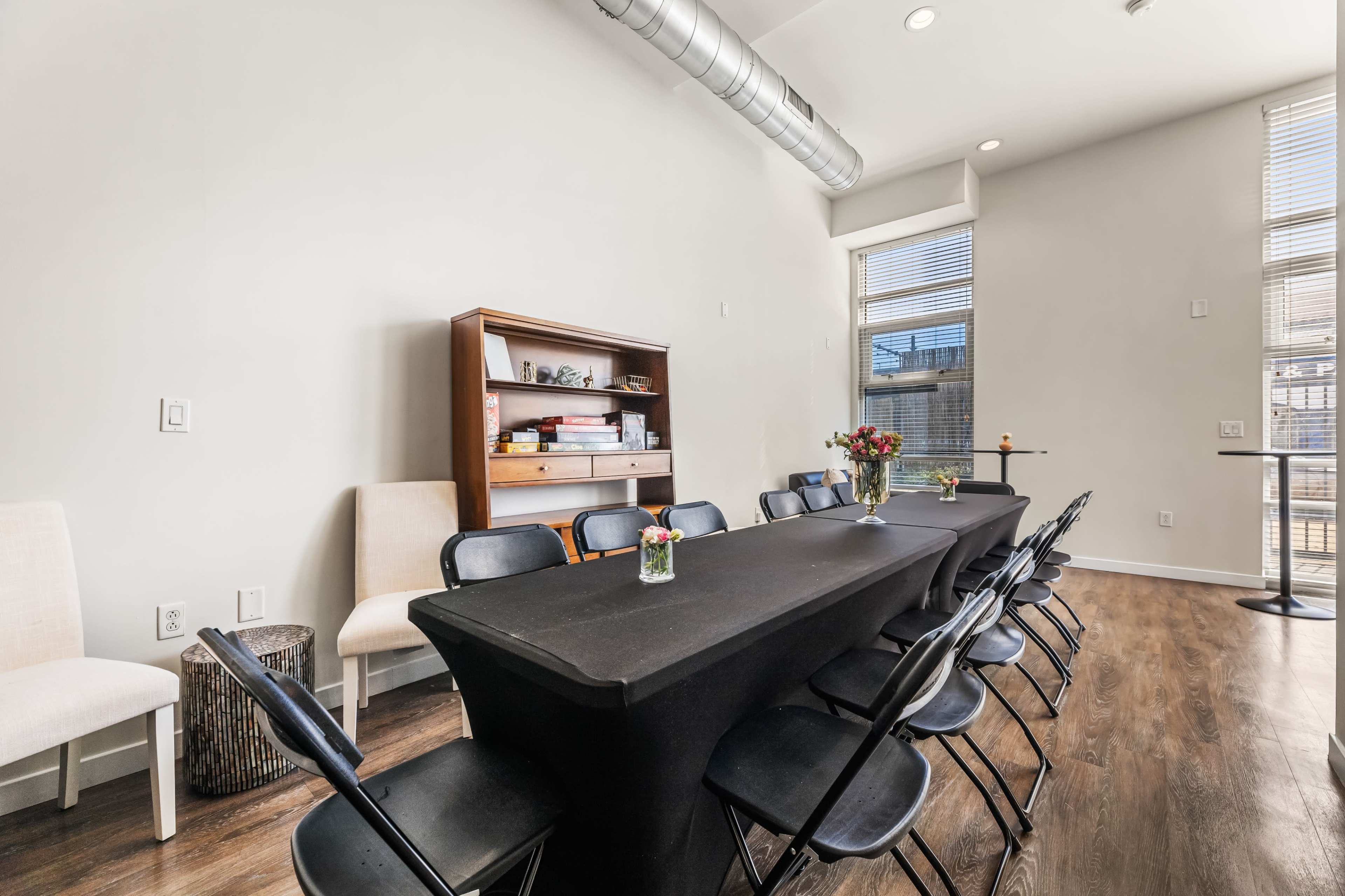 Stylish DTLA Loft with Full Kitchen – Ideal for Networking, Private Dinners, Baby/Bridal Showers & More Image in Central LA, los angeles, CA