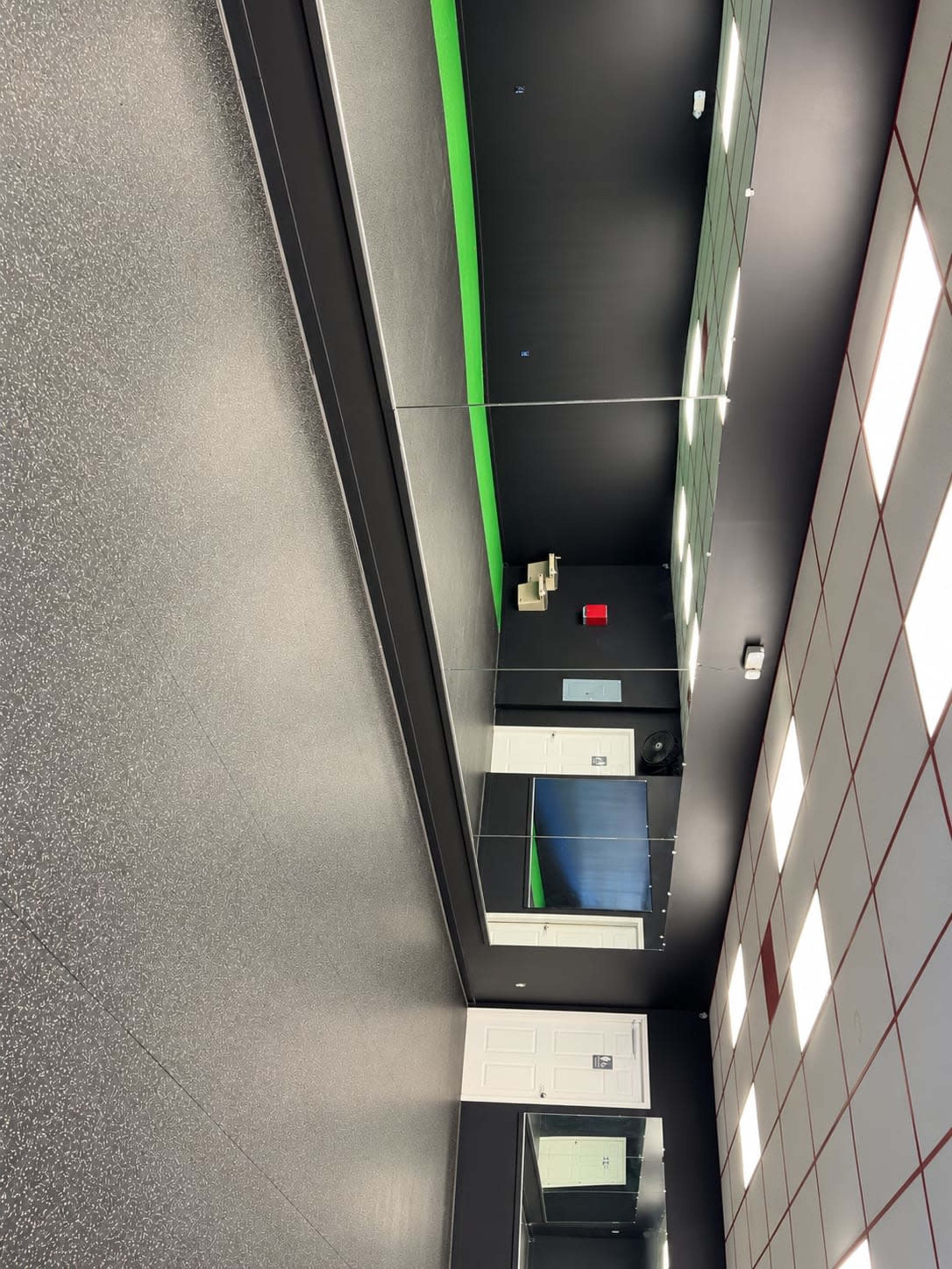 Spacious Fitness Studio with Mirrors & Turf — The Perfect Space for Your Next Session Image in Leesburg, Leesburg, VA