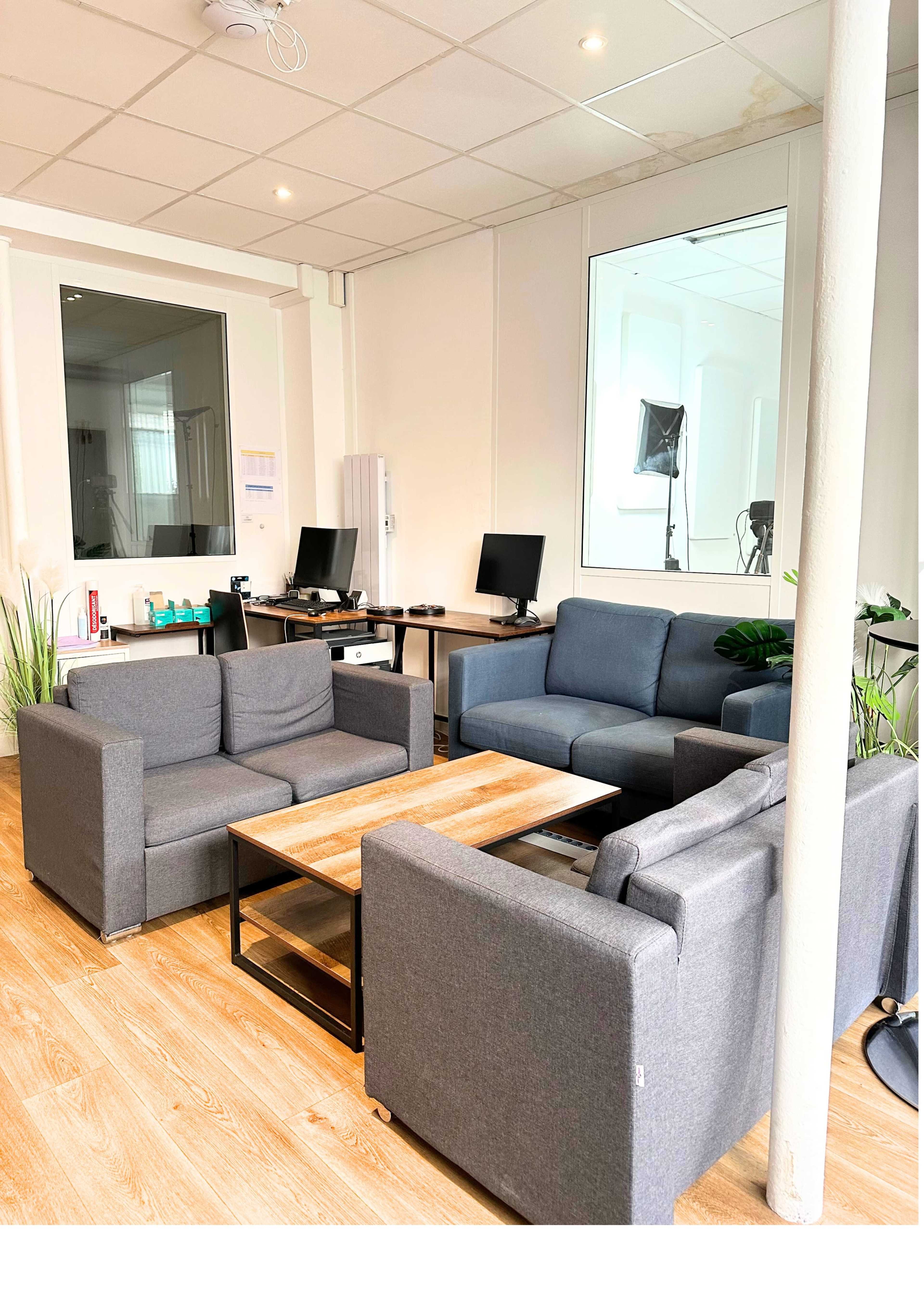 Un studio de quatorze salles séparées entièrement équipées Image in Roquette, Paris, 