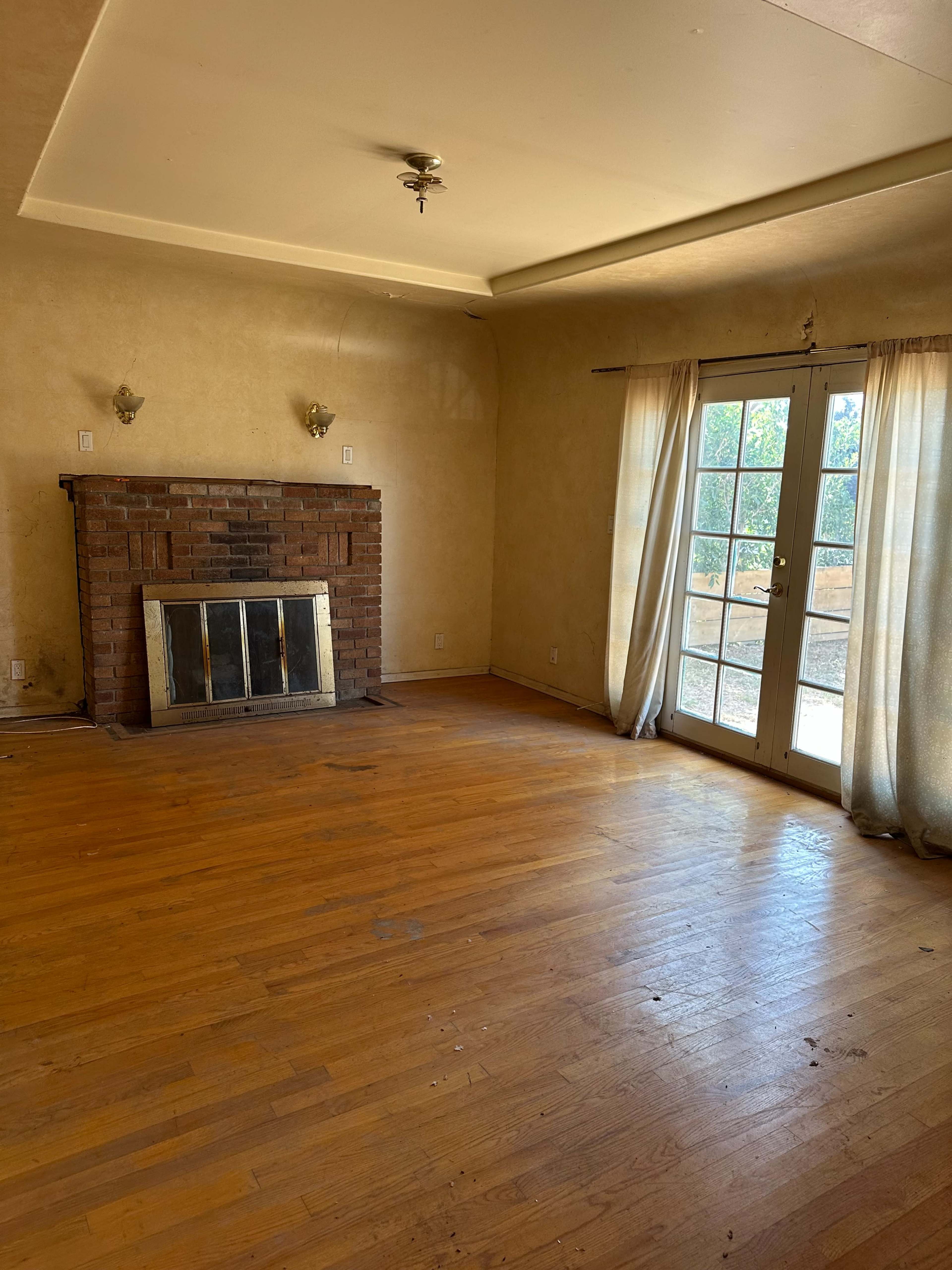 Quiet Neighborhood Spanish Fixer Upper with backyard patio Image in Mar Vista, Los Angeles, CA