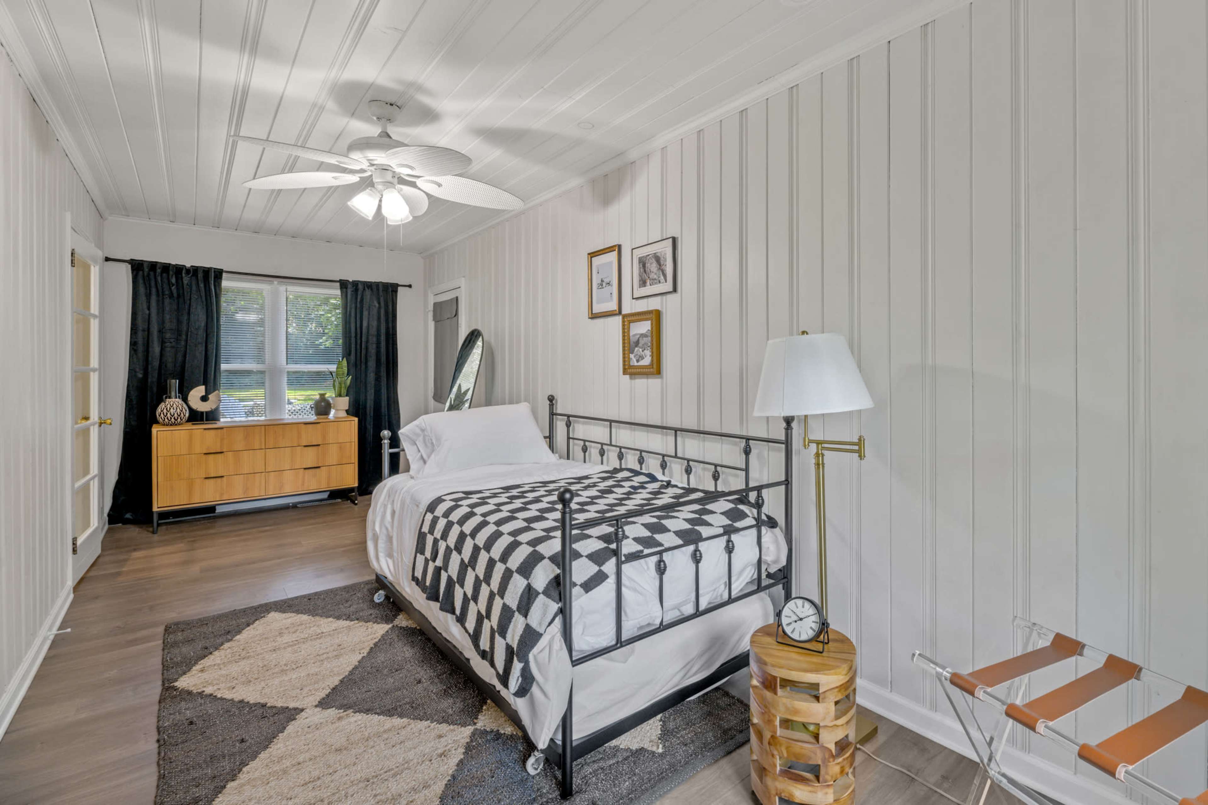 Charming Tallahassee Retreat – Perfect for Small Gatherings & Creative Projects Image in Old Town, Tallahassee, FL