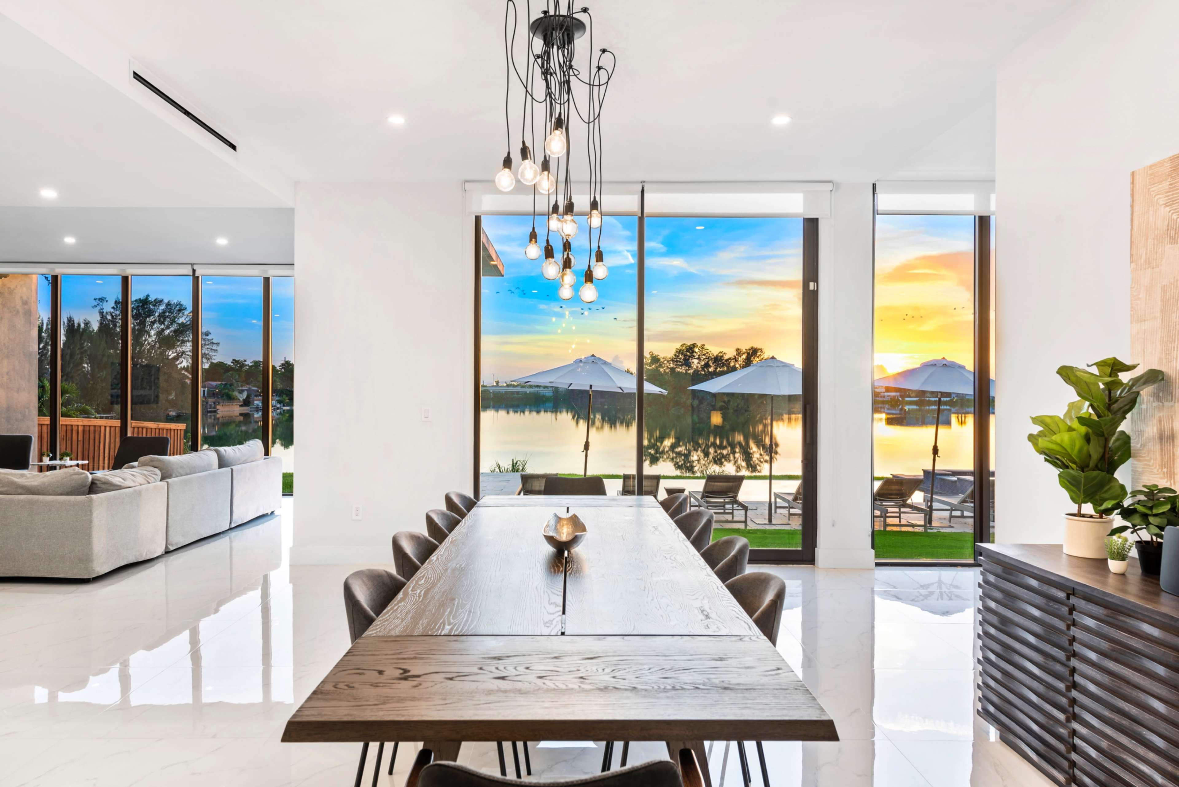 Lake Oasis Image in Glenvar Heights, Miami, FL