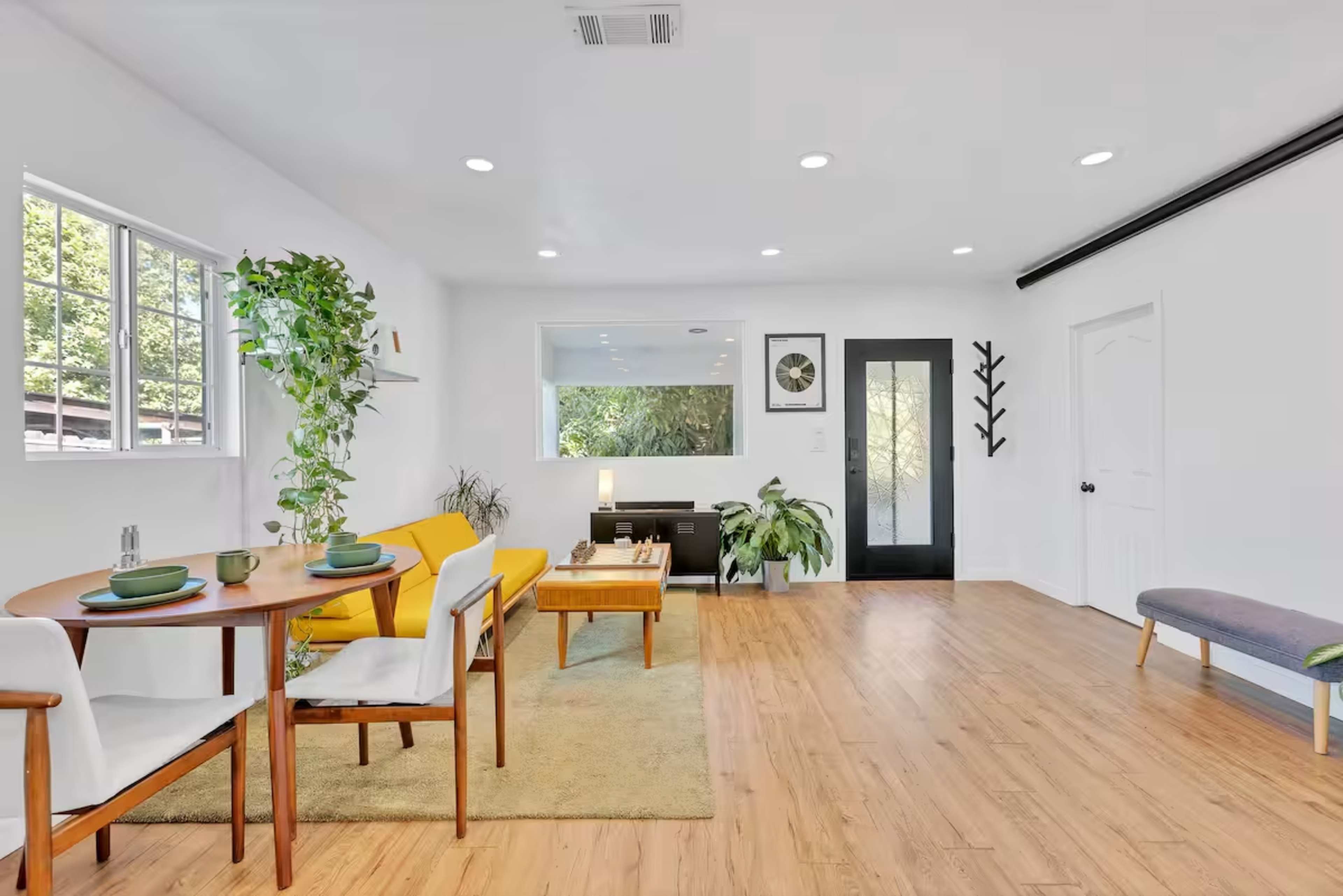 Naturally Bright & Airy - Entire home in Los Angeles Image in Northeast Los Angeles, Los Angeles, CA