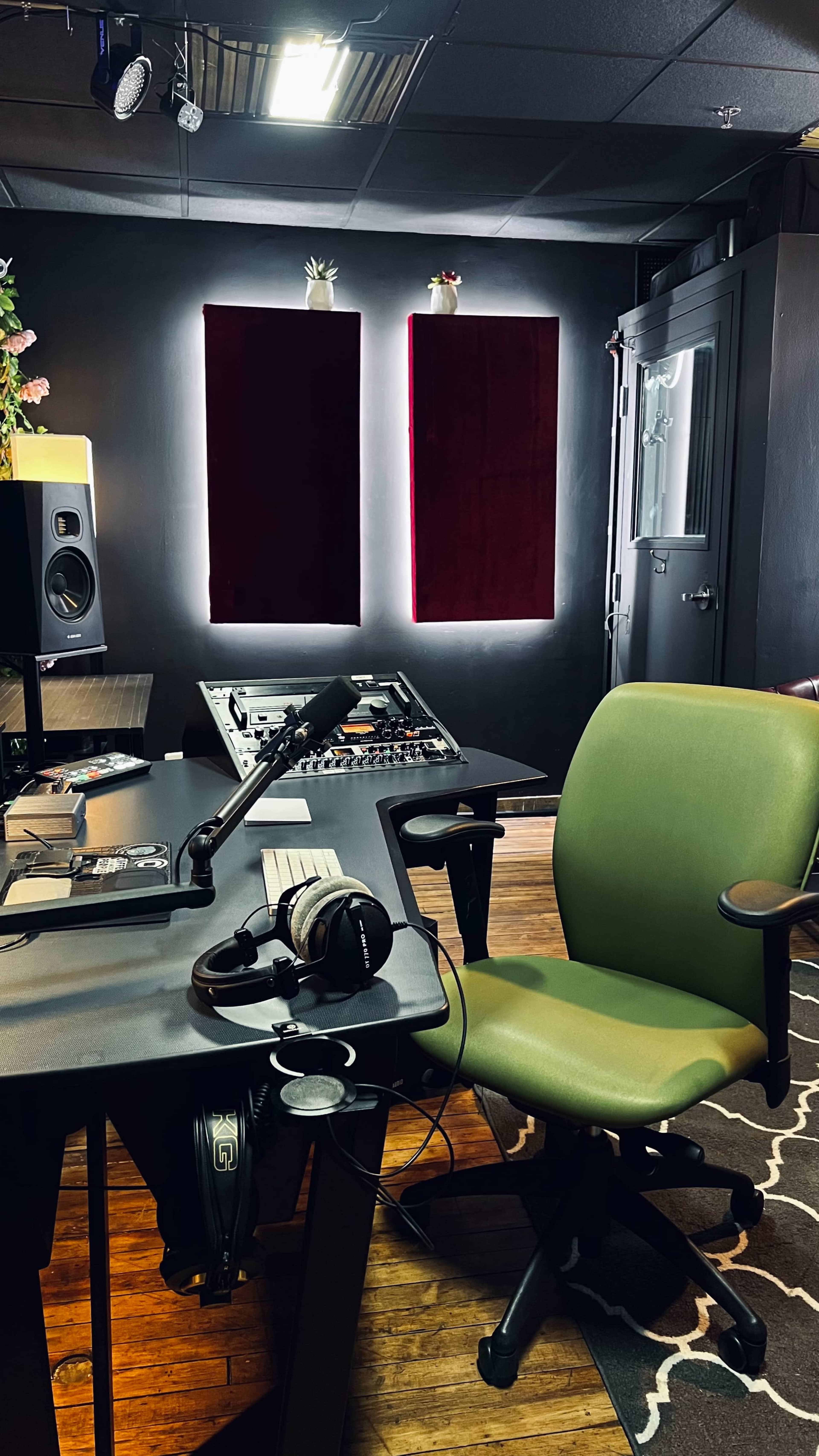 Downtown Recording Studio with Vocal Booth Image in Chicago Loop, Chicago, IL