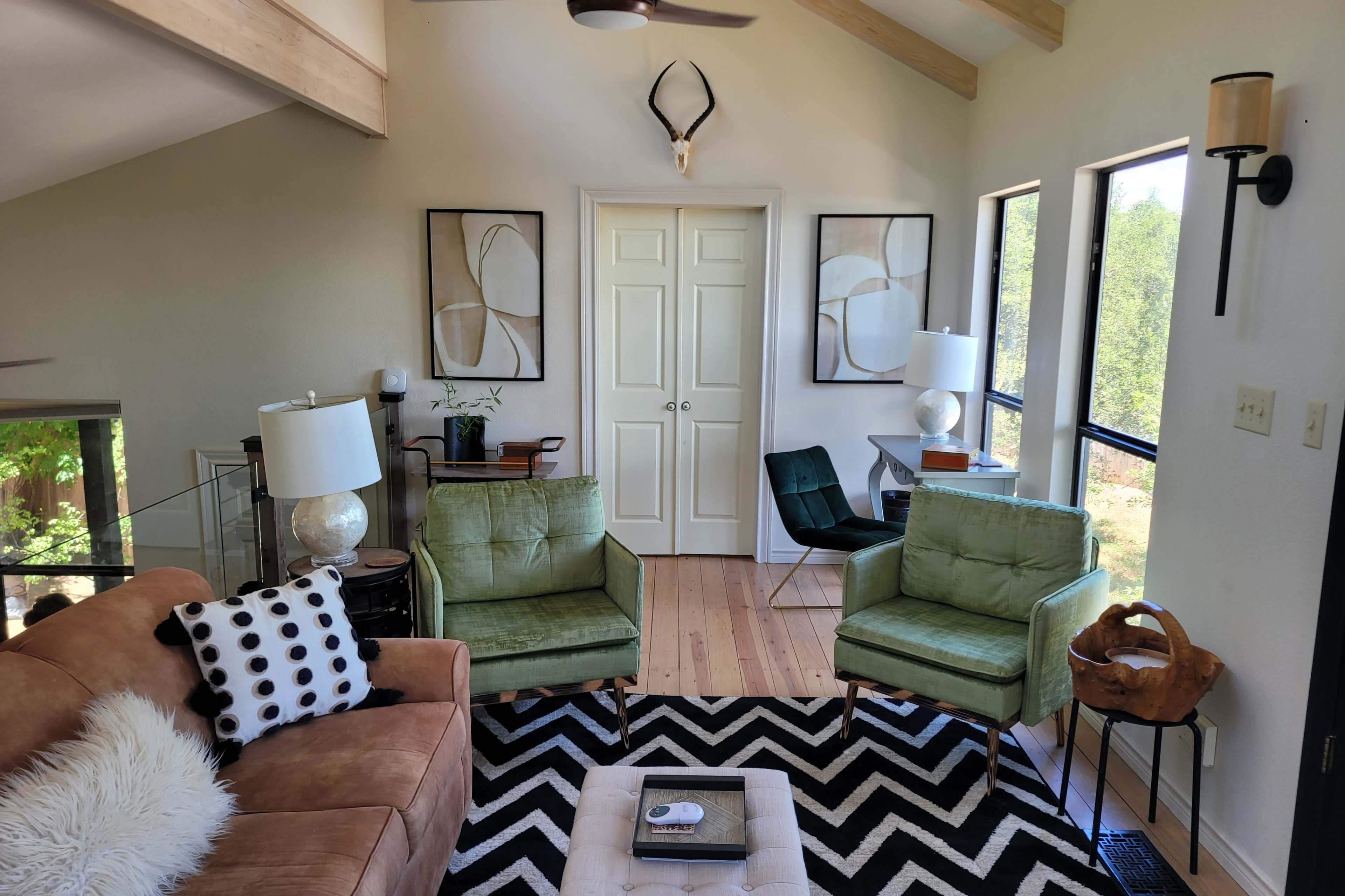 Modern Cabin *Outdoor oasis*Lake Views*Quaint Loft Image in Comanche Trail, Austin, TX