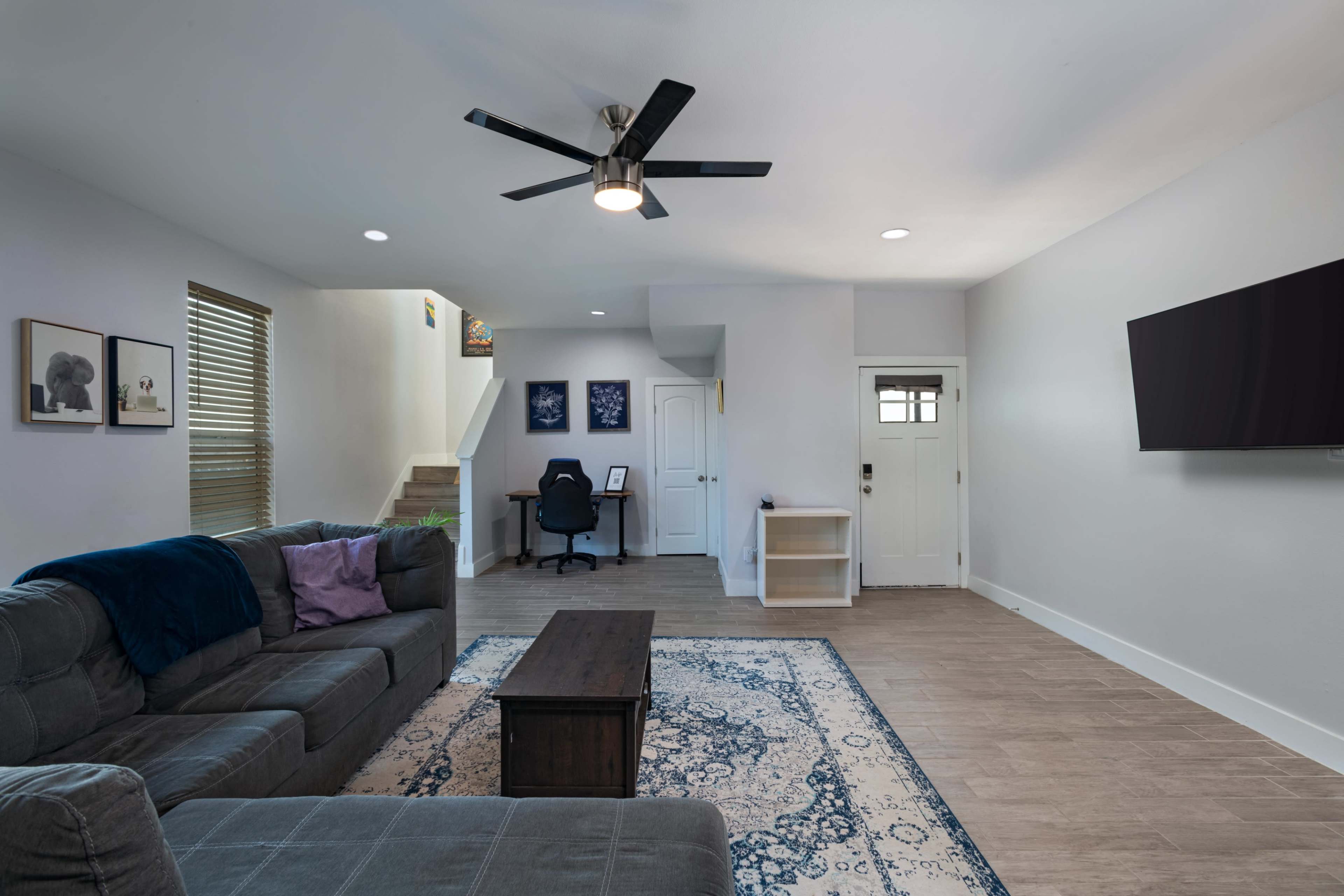 Large Country House, Remote and Private Image in Del Valle, Del Valle, TX