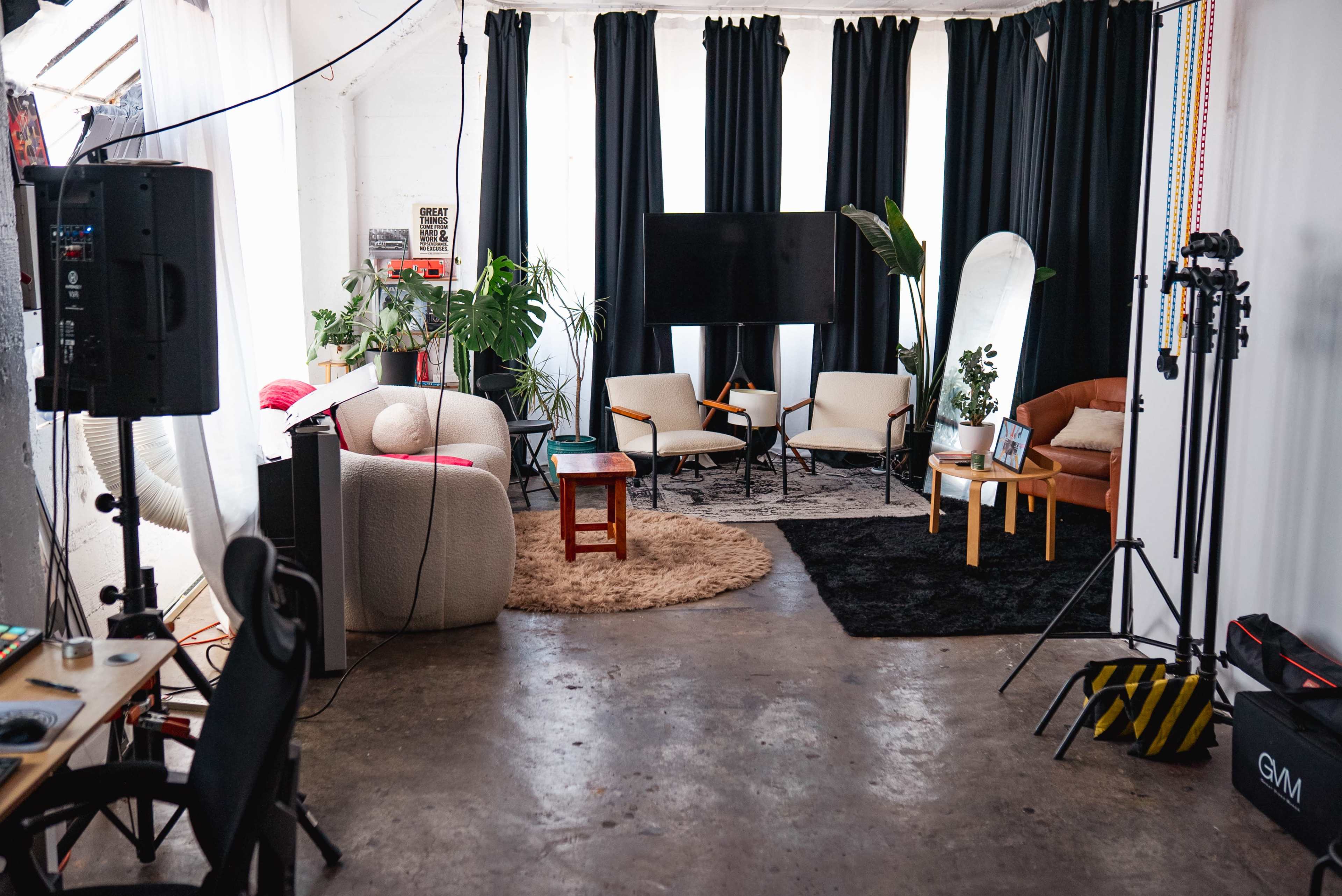 Multi-Set Natural Light Studio w/ Rooftop Skyline Views | FREE lighting/Equipment Included & AC Image in South Los Angeles, Los Angeles, CA