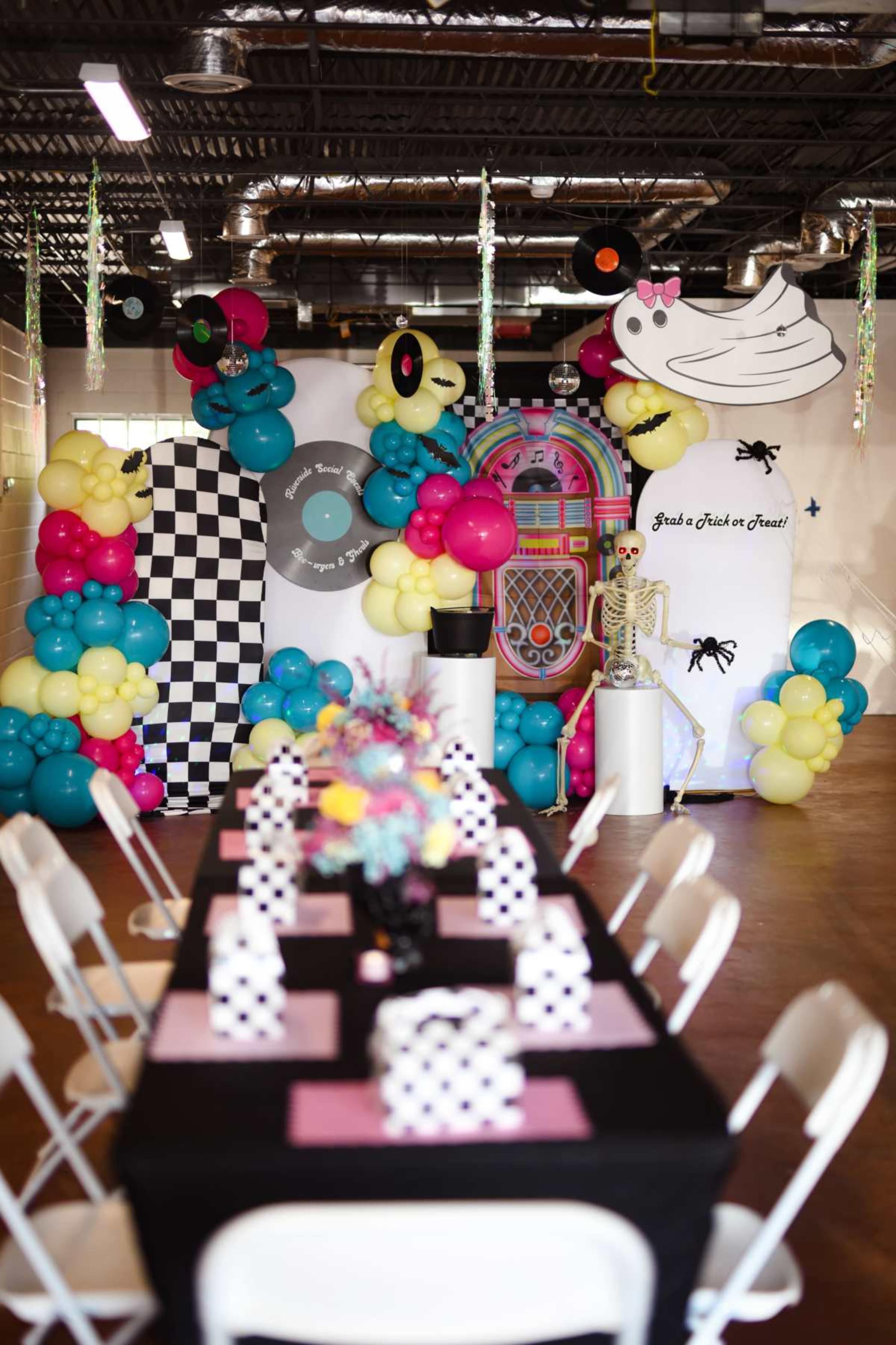 Modern West Fort Worth Wedding Venue for Micro Weddings & Intimate Events Near Stockyards and Downtown Image in River Oaks, River Oaks, TX