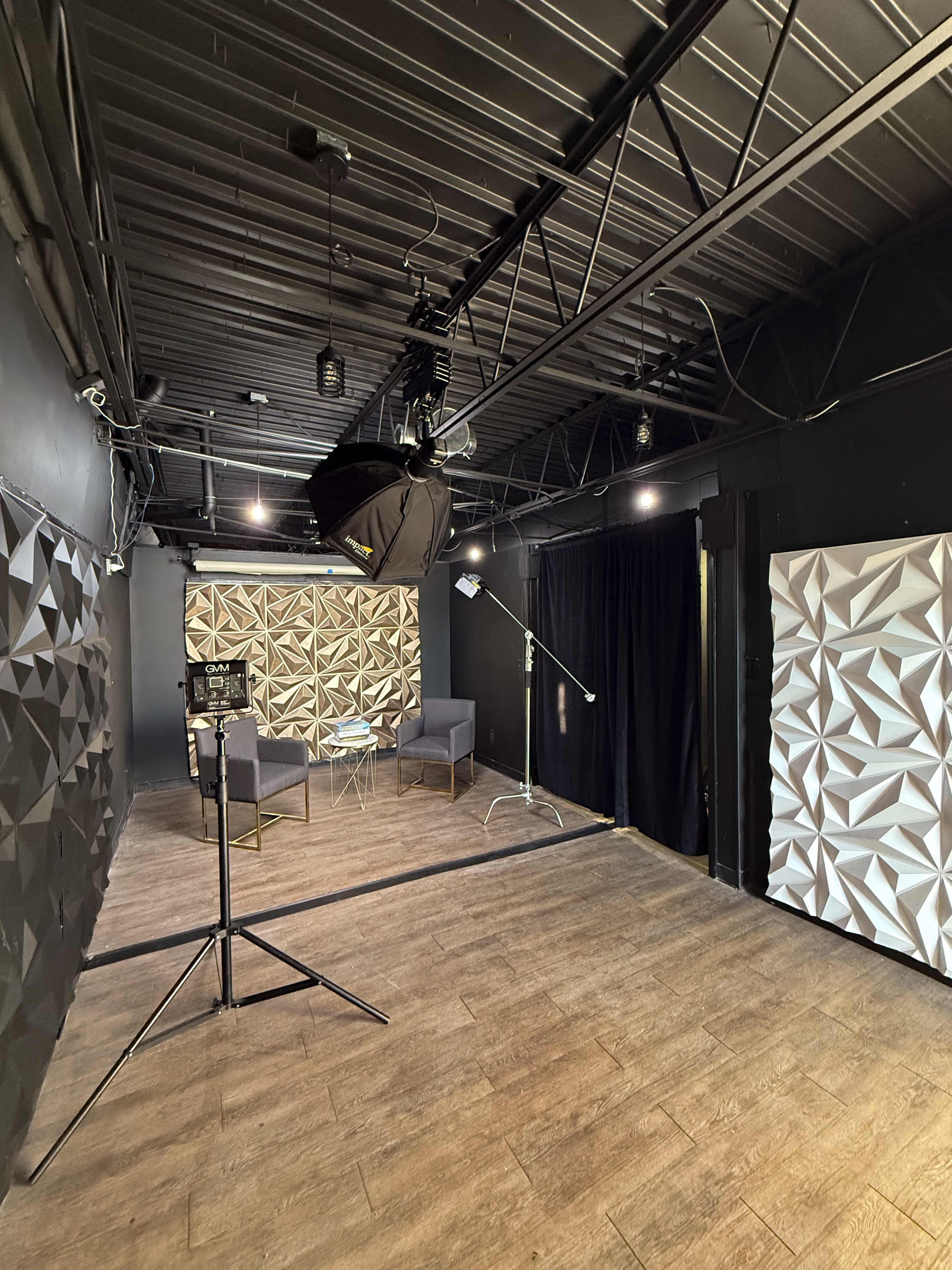 Versatile, Industrial-style Video/Photo/Media Studio in 20 minutes from Downtown Nashville. Image in Hendersonville, Hendersonville, TN